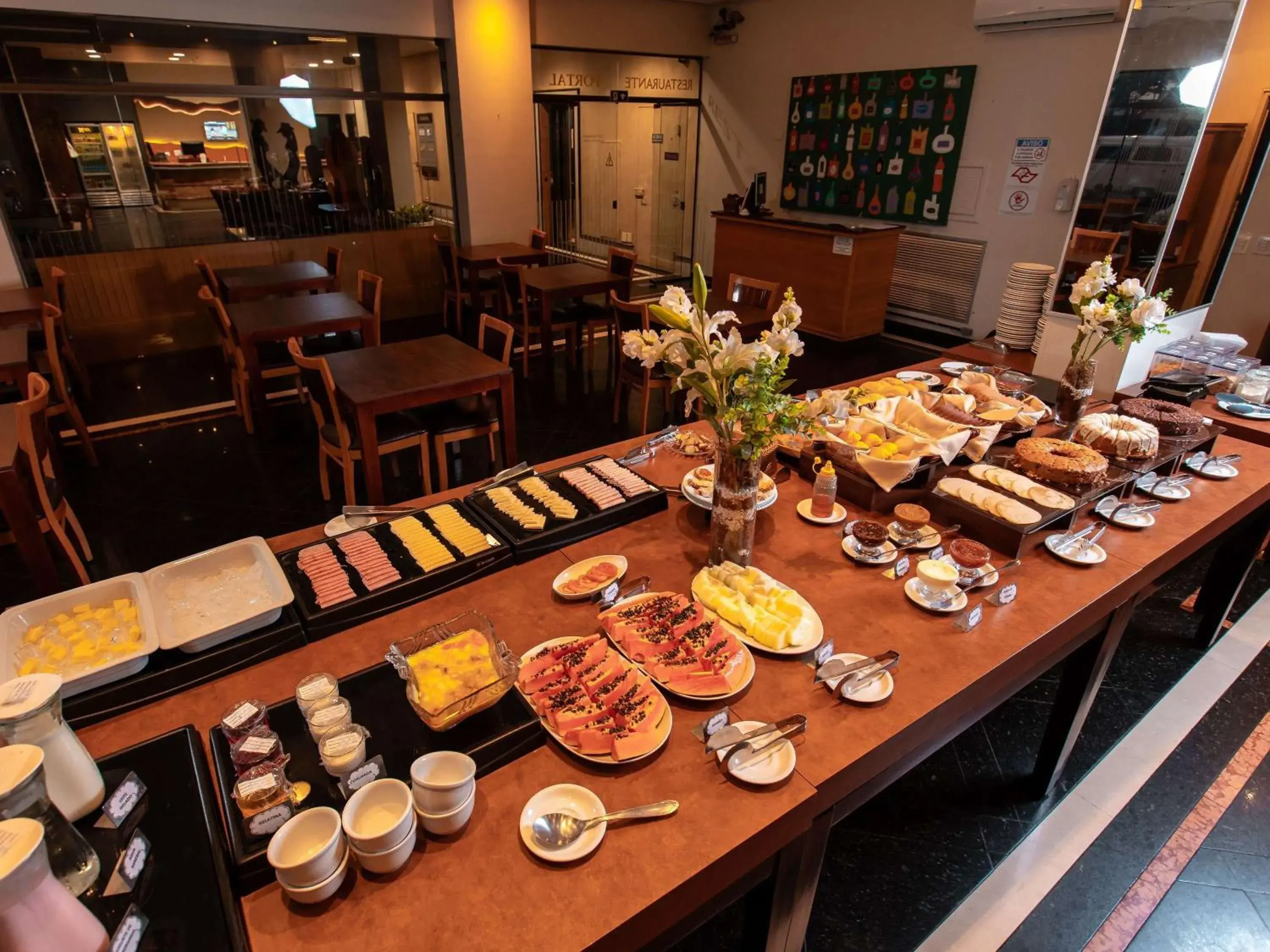 Breakfast in Hotel Portal D'Oeste