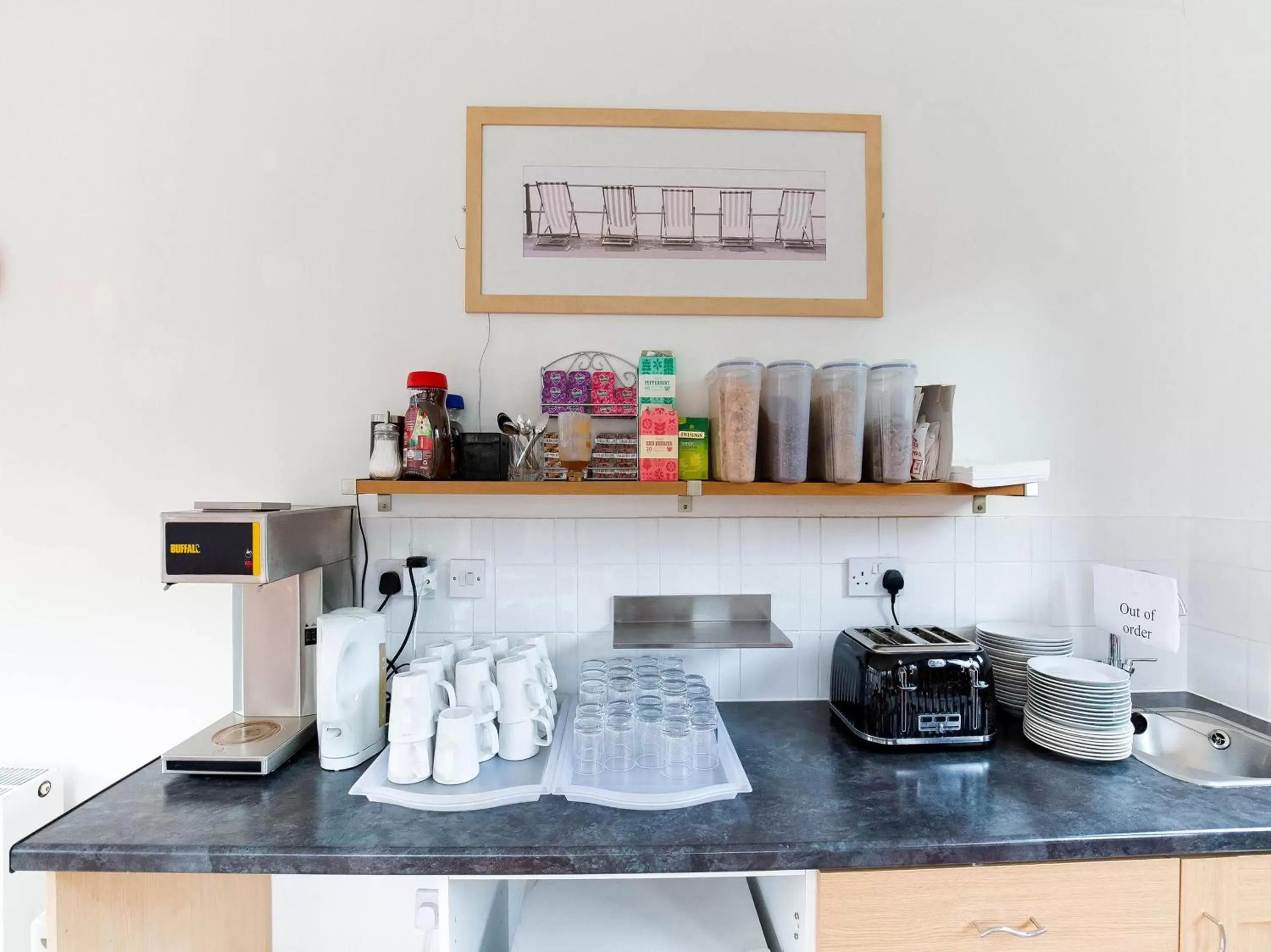 Coffee/tea facilities, Kitchen/Kitchenette in Lost Guest House Peterhead