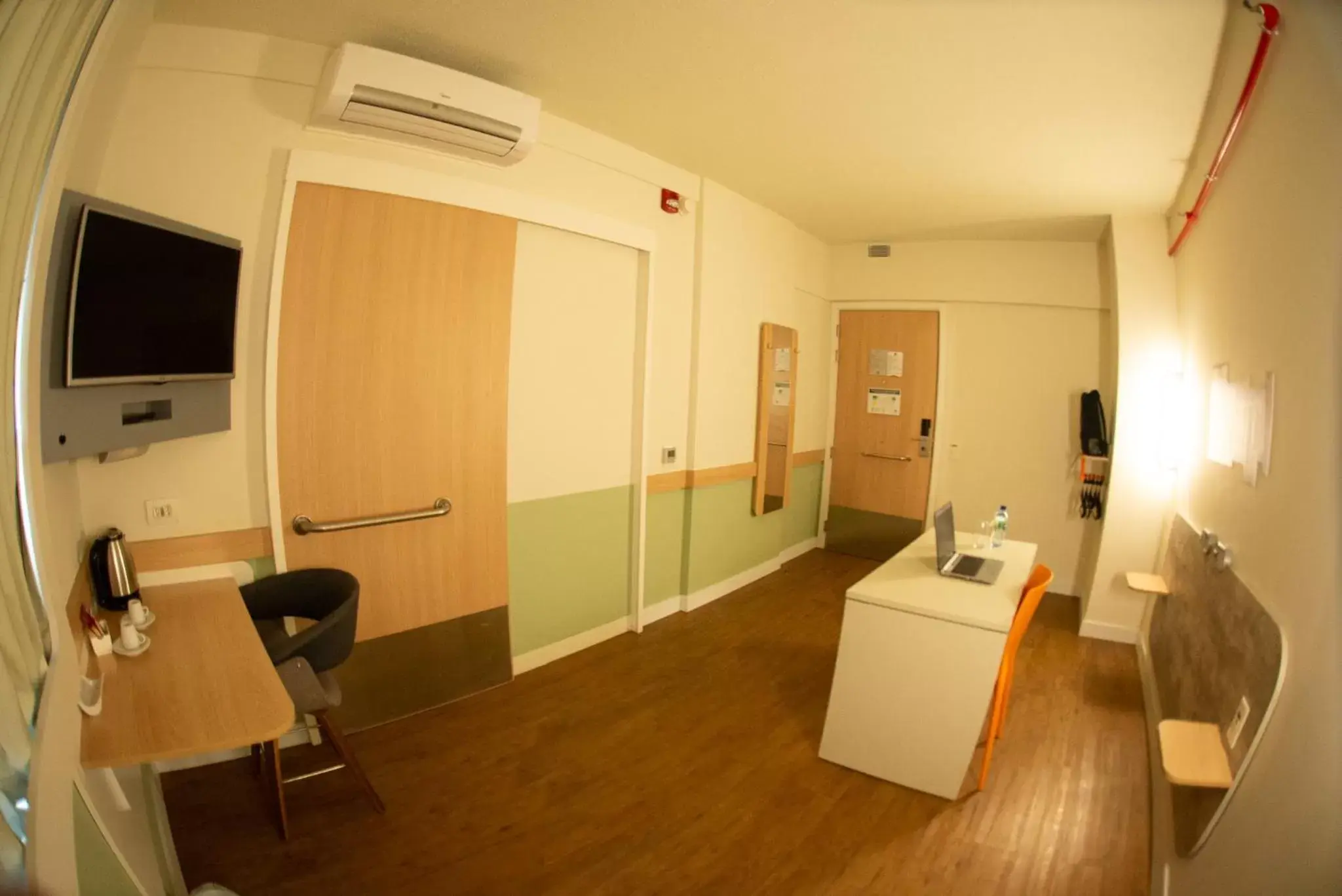 Area and facilities, TV/Entertainment Center in ibis budget Sorocaba