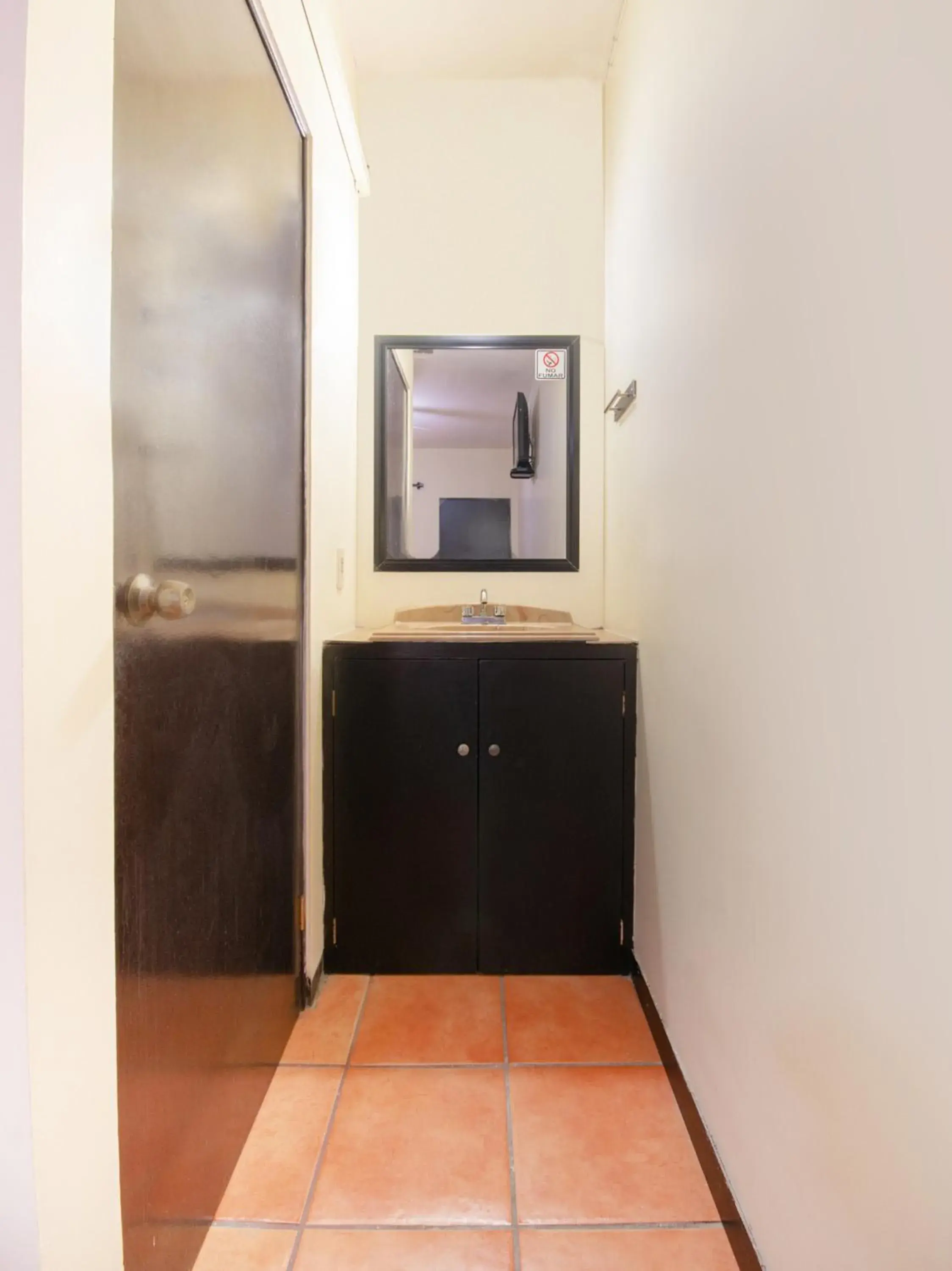 Bathroom, TV/Entertainment Center in HOTELES CATEDRAL Torreón