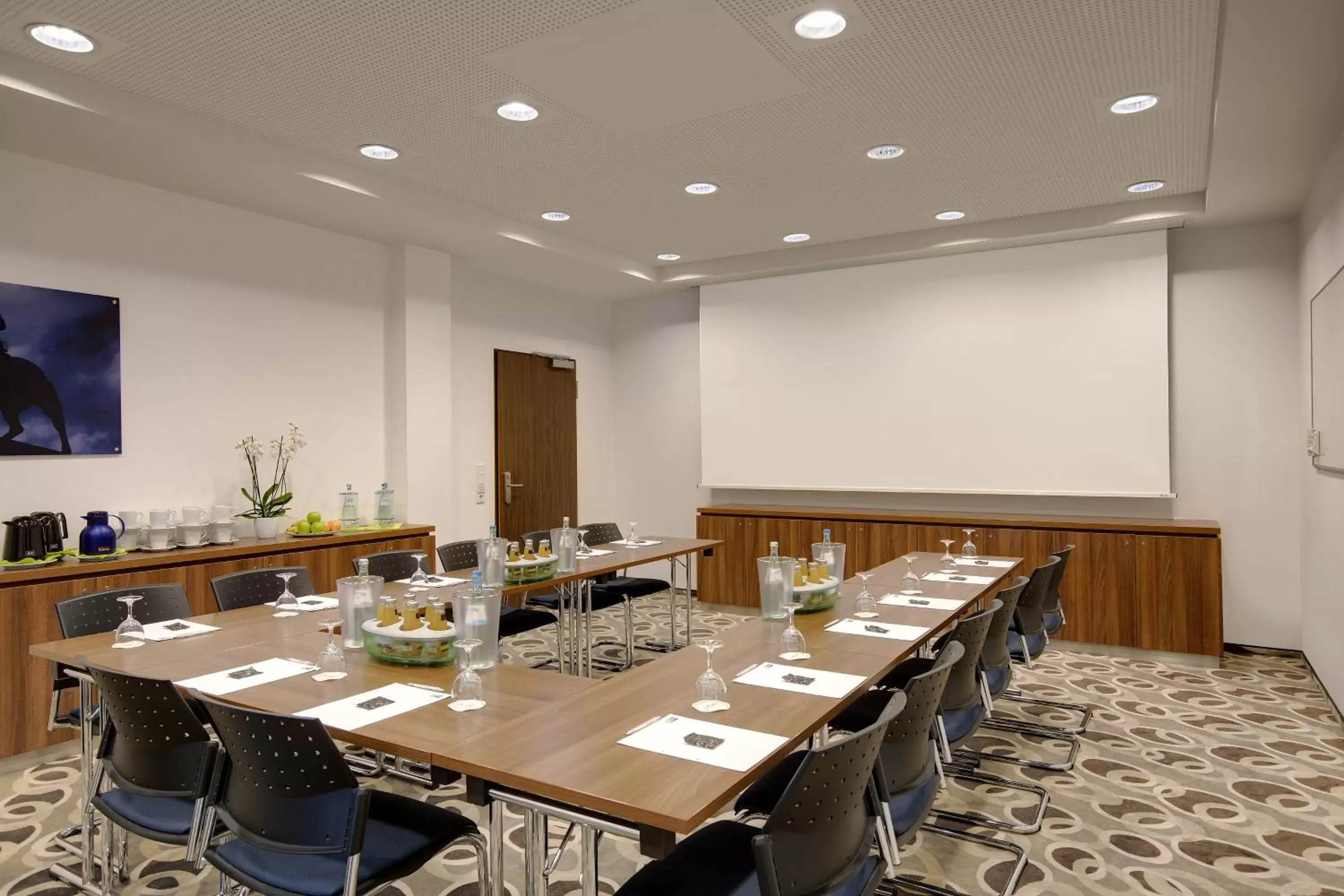Meeting/conference room in Holiday Inn Express Bremen Airport, an IHG Hotel
