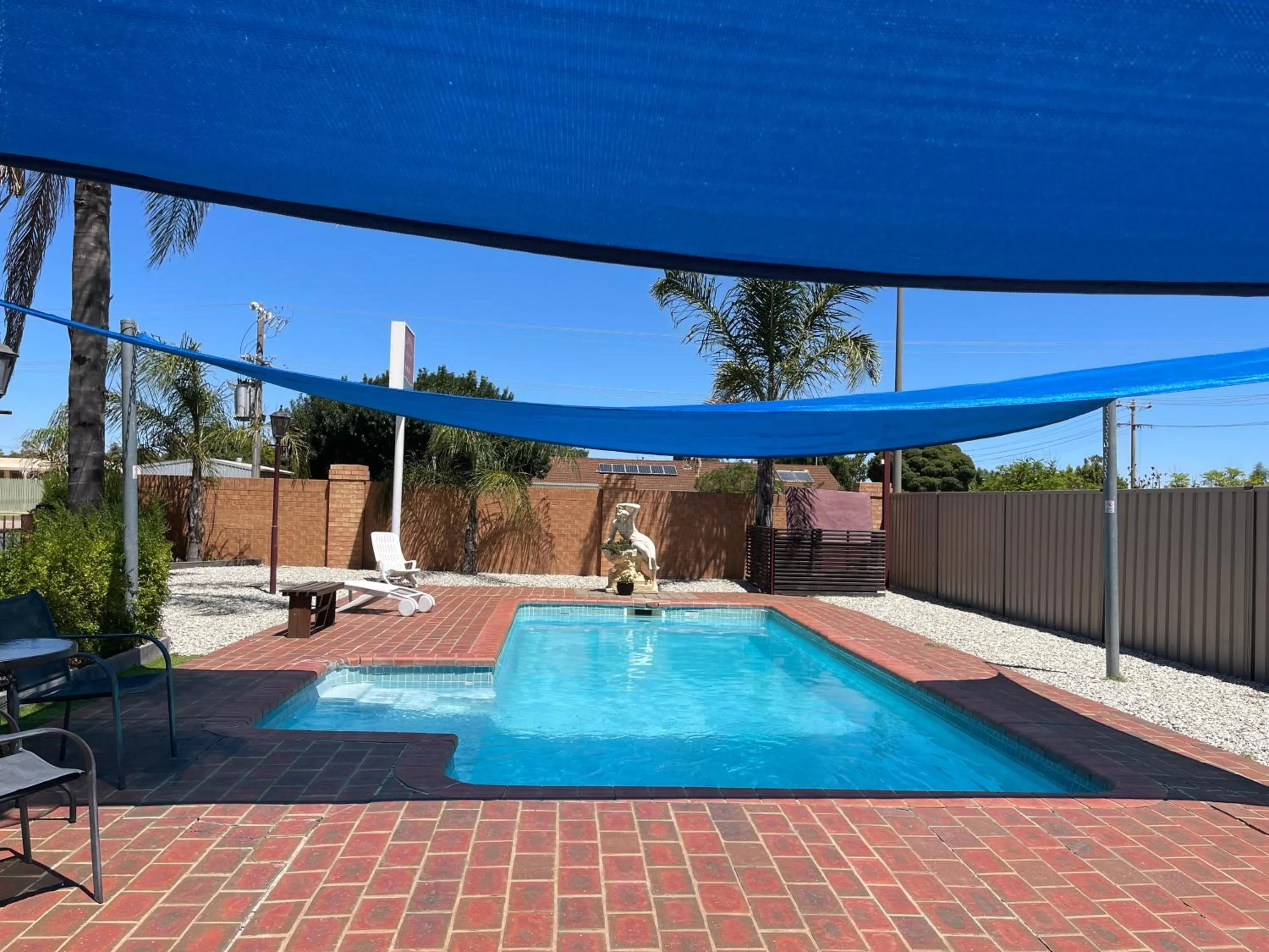 Swimming pool in Philadelphia Motor Inn