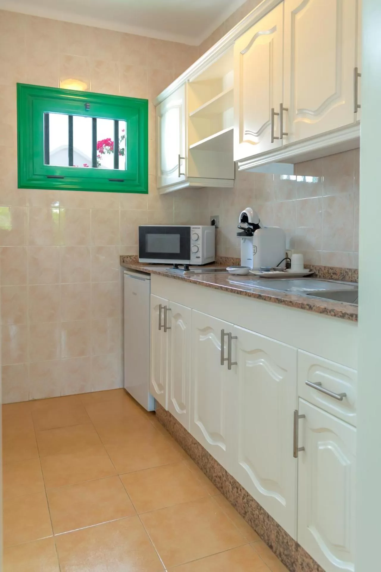 Communal kitchen in Hyde Park Lane