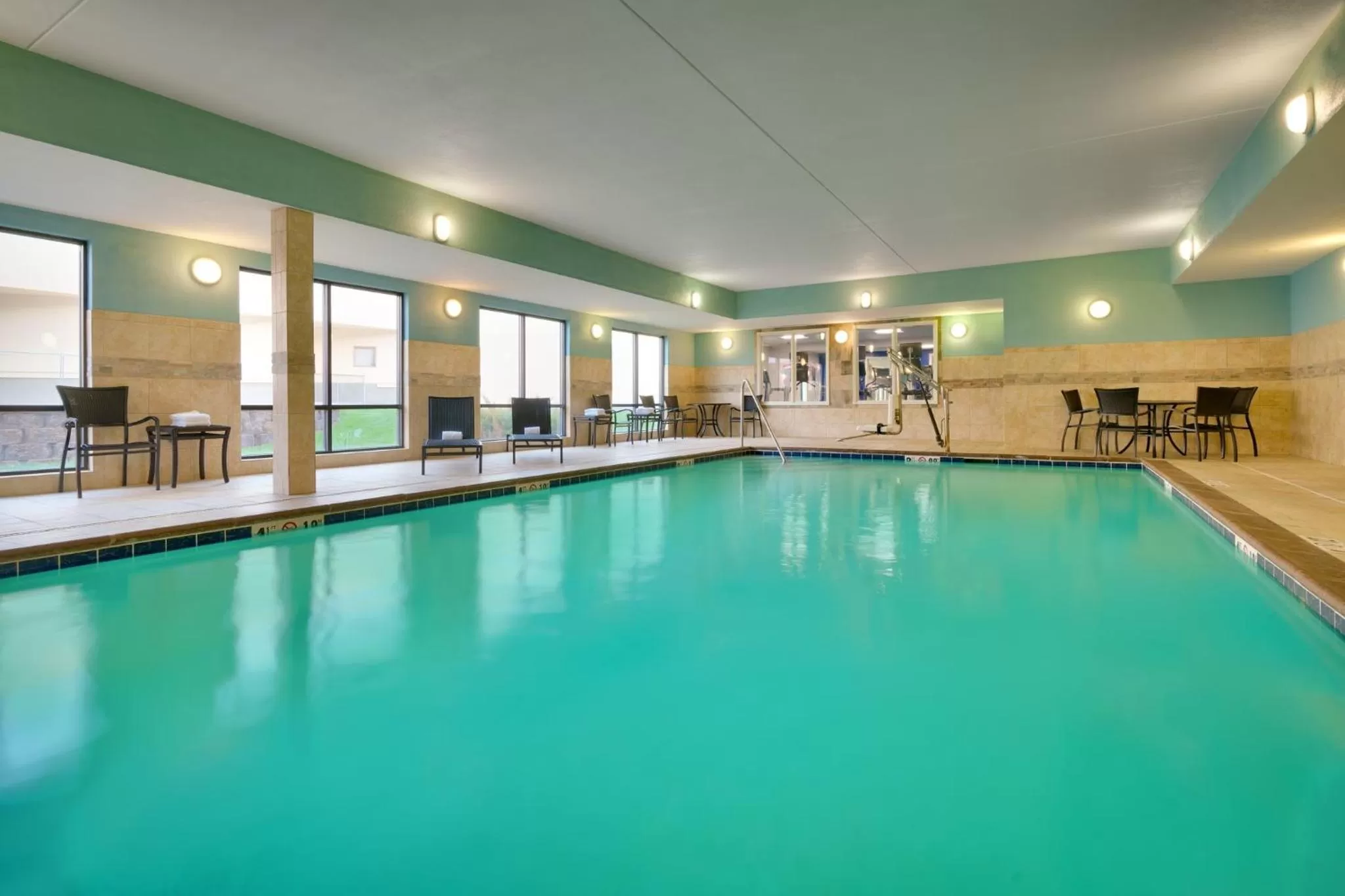 Swimming pool in Holiday Inn Express and Suites Helena by IHG