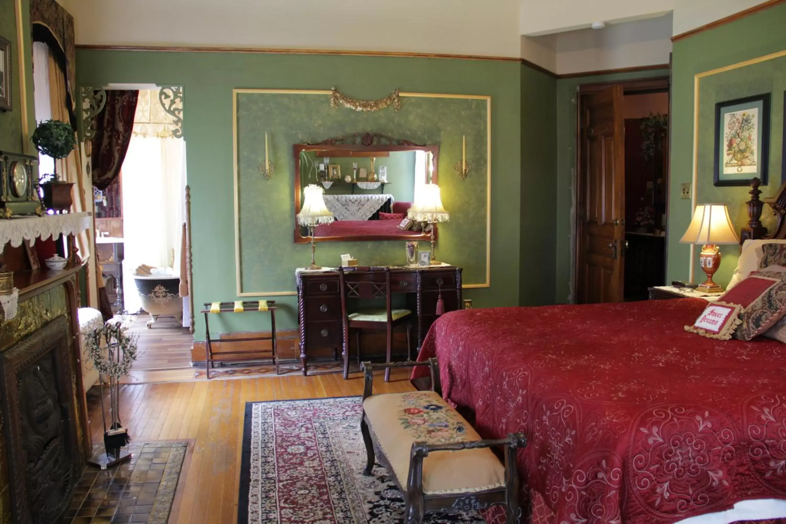 Bedroom in Schuster Mansion Bed & Breakfast