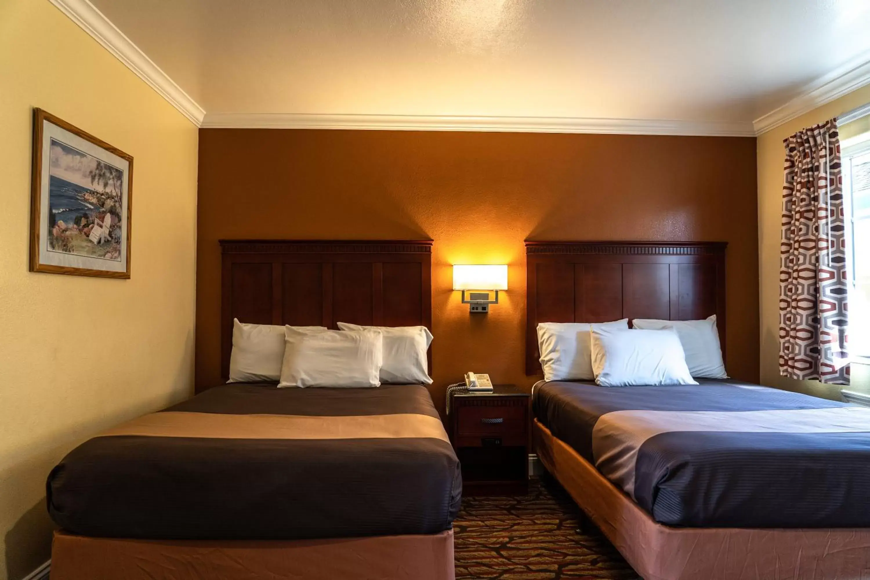 Bedroom, Bed in Seaside Inn Monterey