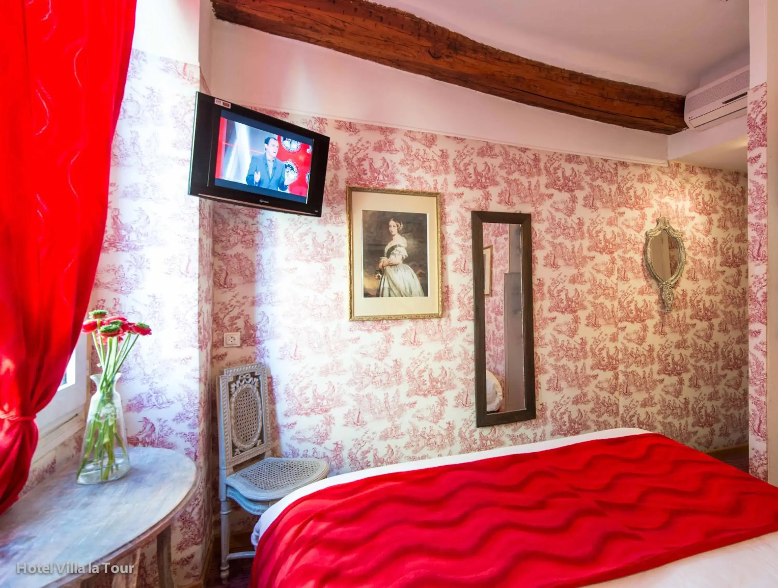 TV and multimedia, Bed in Hotel Villa La Tour