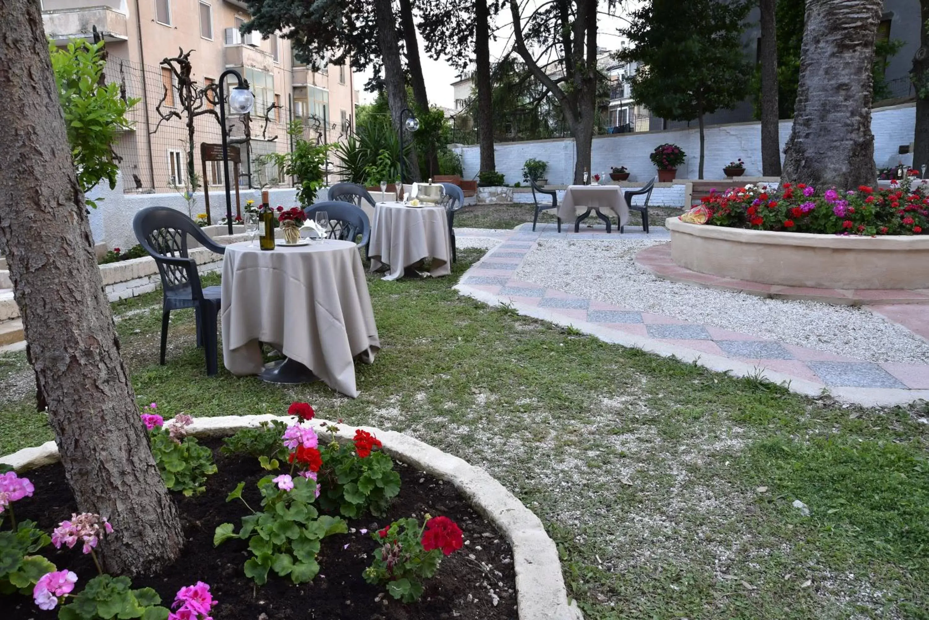 Patio, Banquet Facilities in San Gabriele