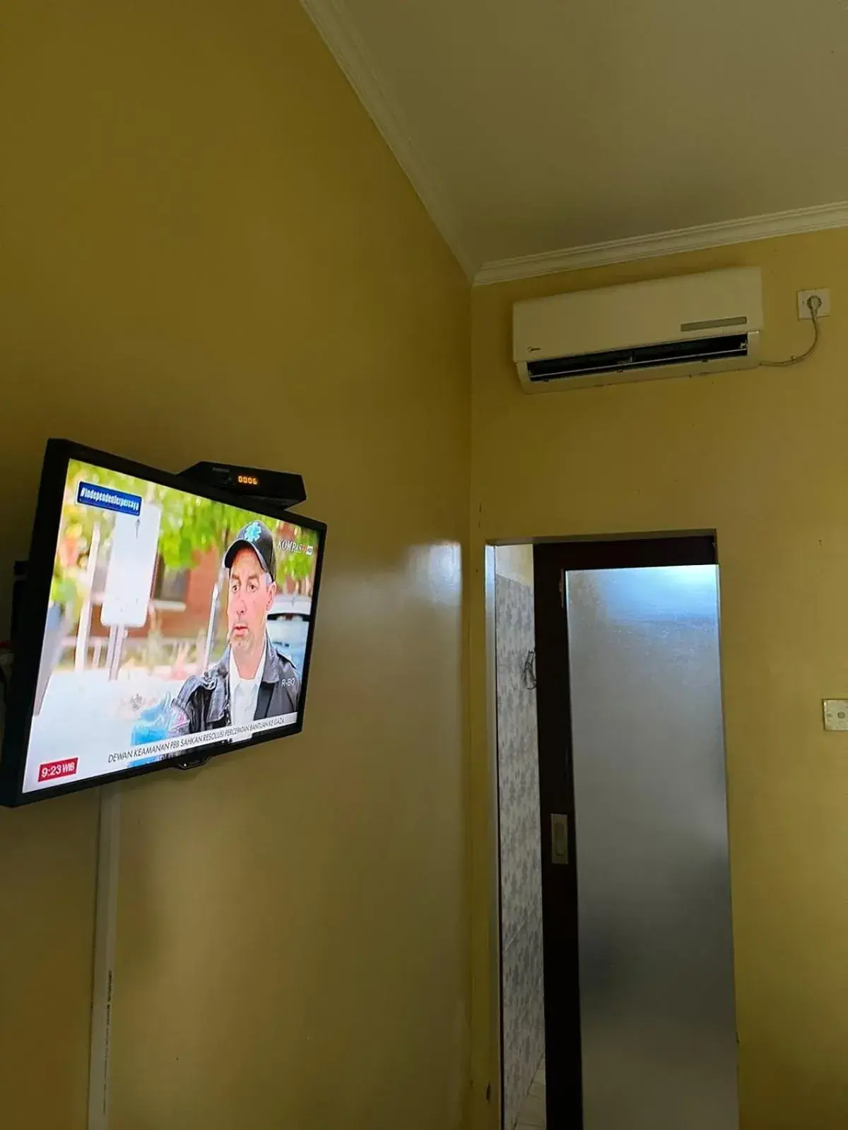 TV/Entertainment Center in Sari Buana Bed and Breakfast