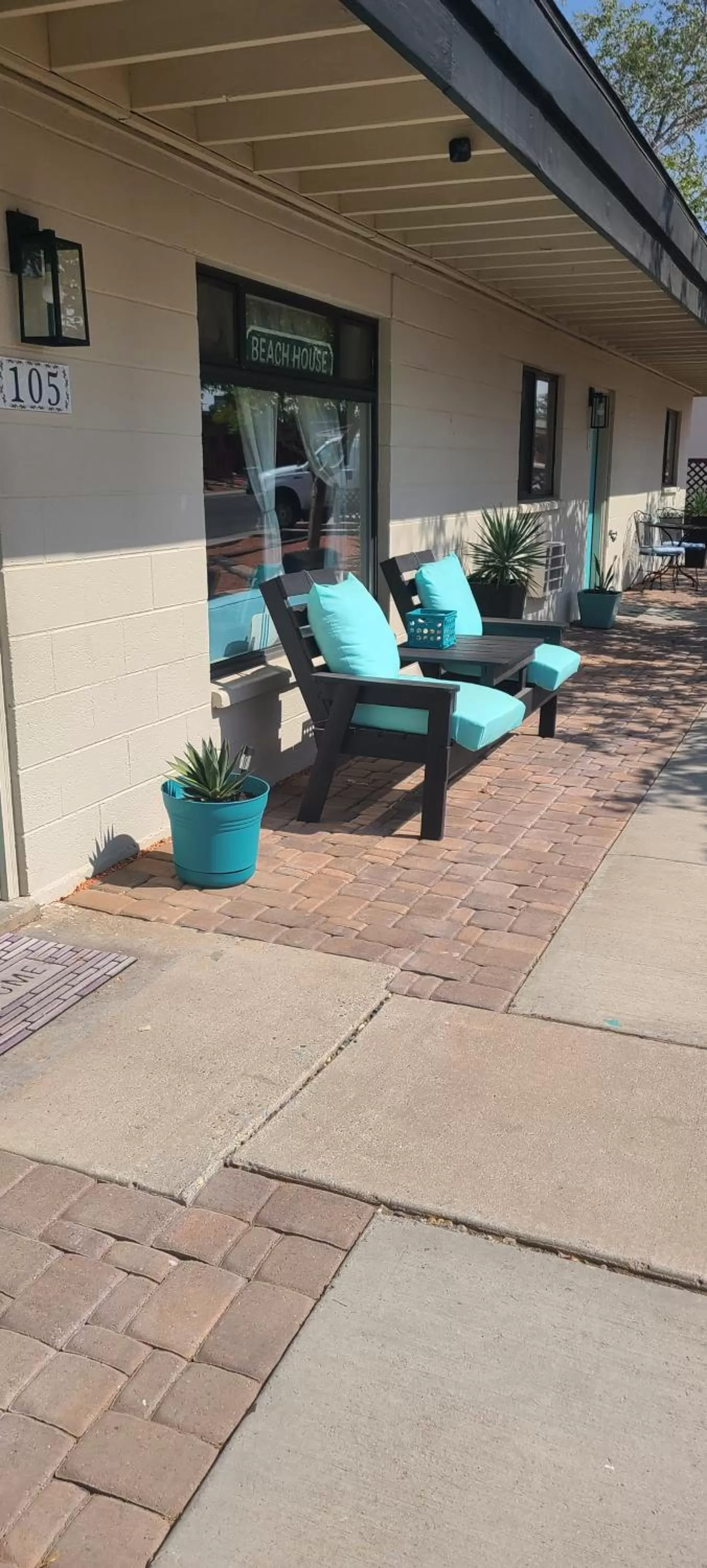 Facade/entrance in Red Rock Motel and Dam Motel