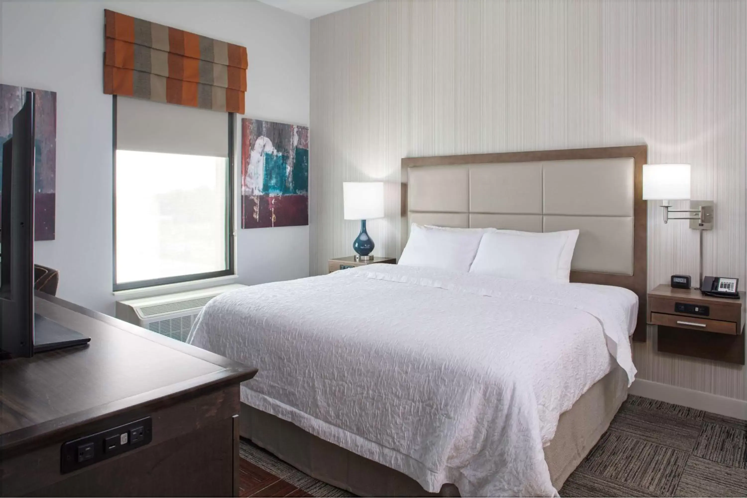 Bedroom, Bed in Hampton Inn & Suites Pittsburg Kansas Crossing