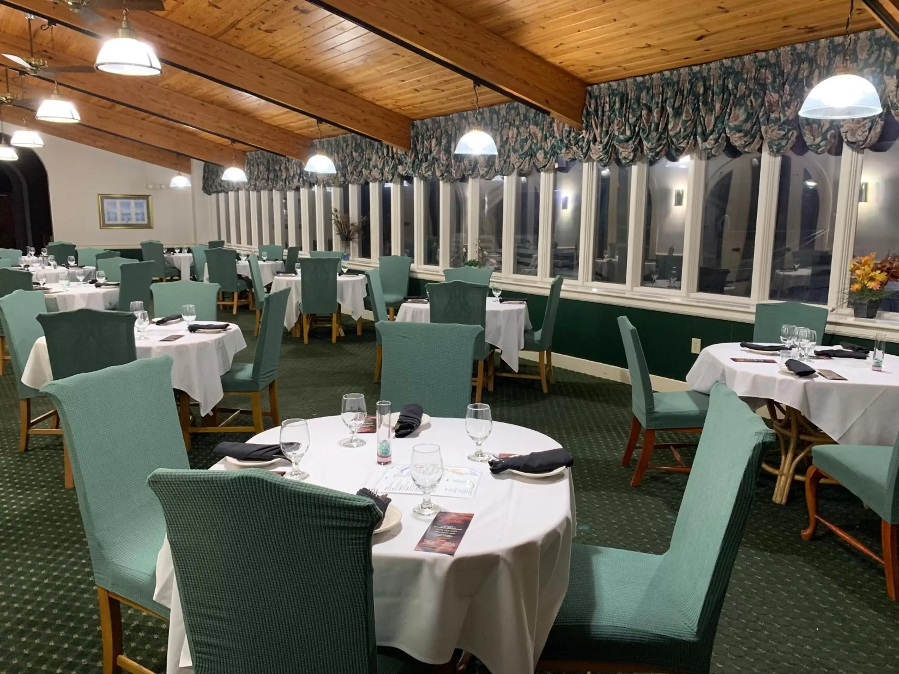 Restaurant/places to eat in Days Inn & Conf Center by Wyndham Southern Pines Pinehurst Restaurant/places to eat in Days Inn & Conf Center by Wyndham Southern Pines Pinehurst