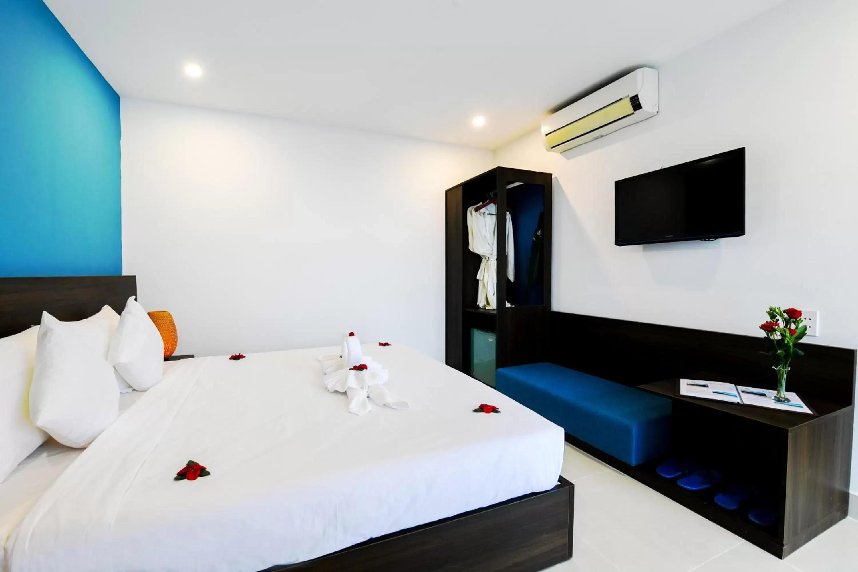 Photo of the whole room, Bed in Hoi An Dream City Hotel