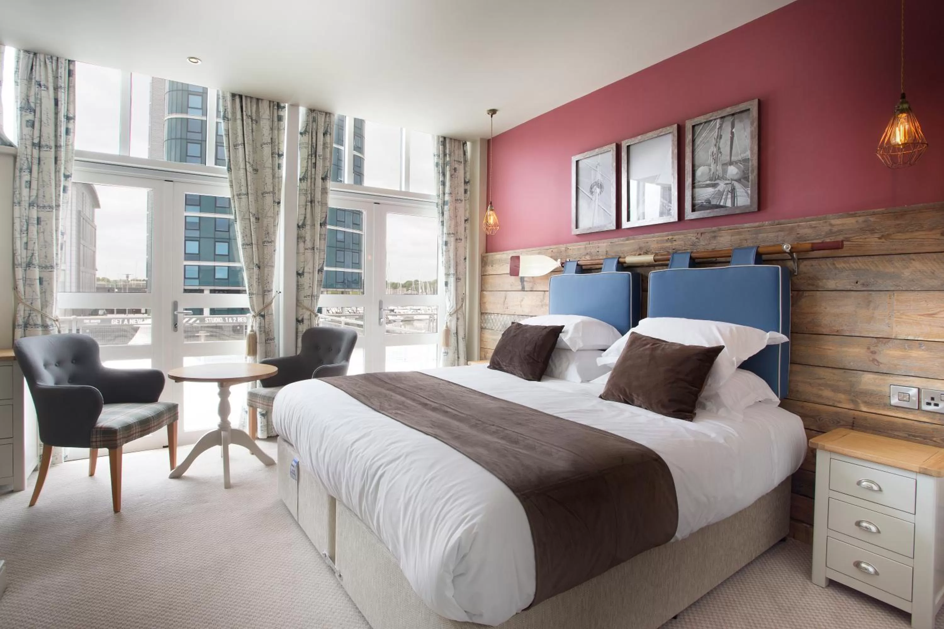 Photo of the whole room, Bed in The Ship & Trades