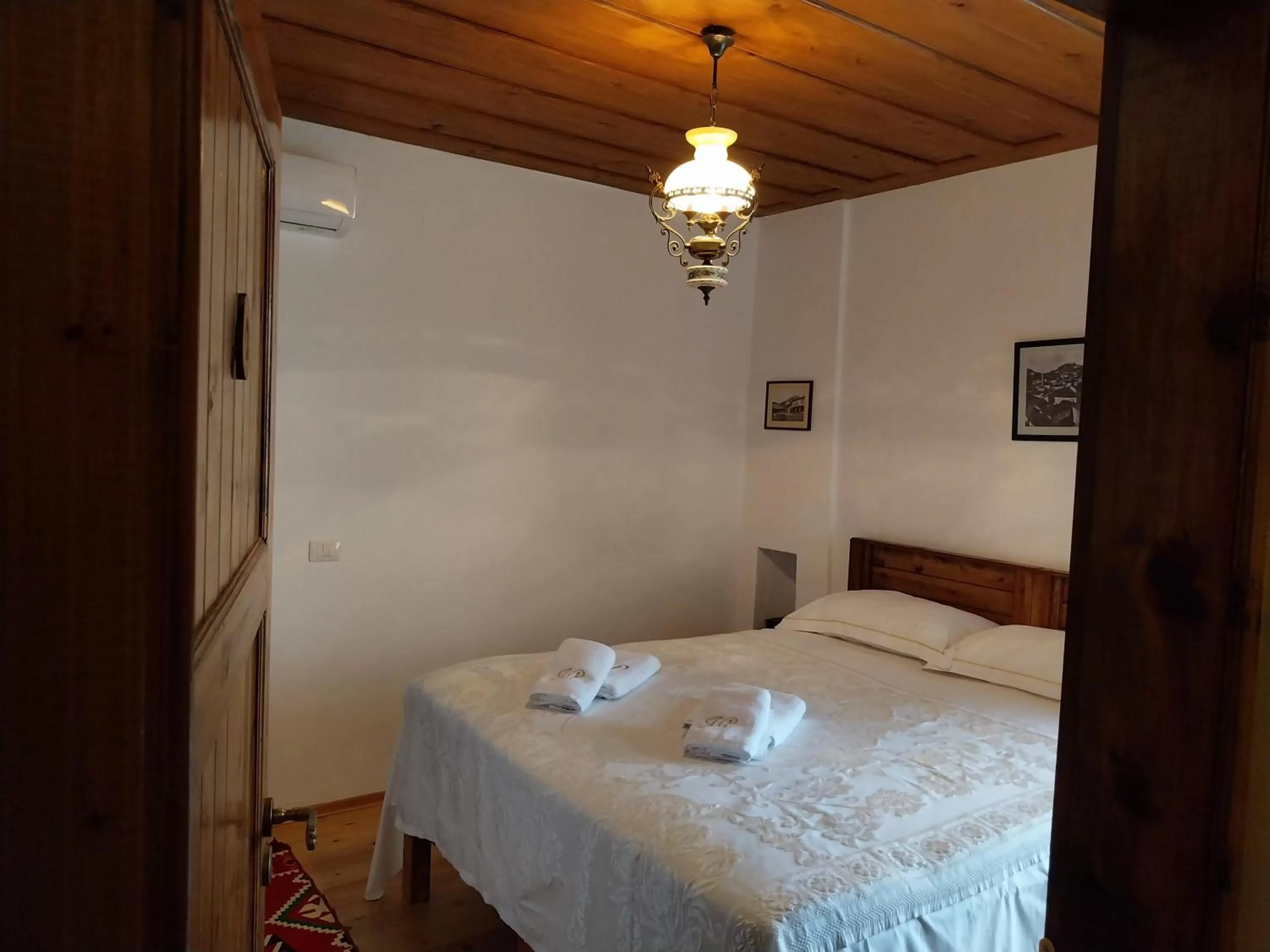 Bed in Guest House J.Prifti