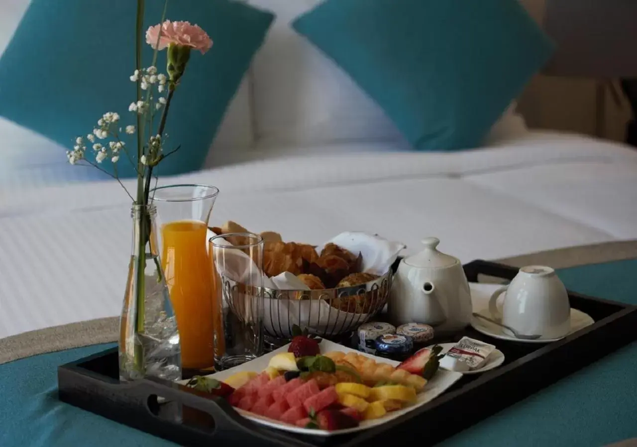 Bedroom, Bed in Swiss-Belresidences Juffair Bedroom, Bed in Swiss-Belresidences Juffair