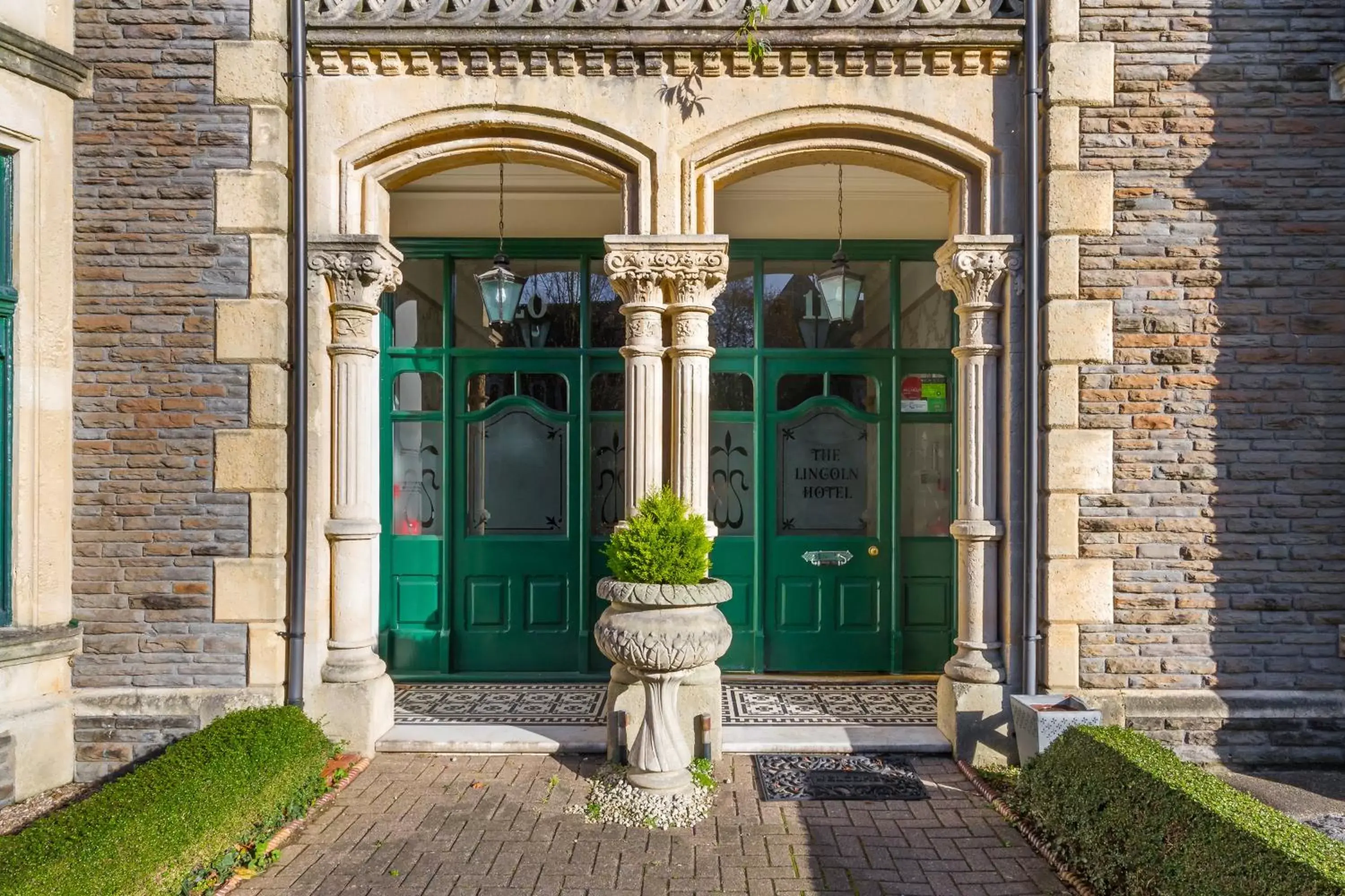 Facade/entrance in Lincoln House Private Hotel