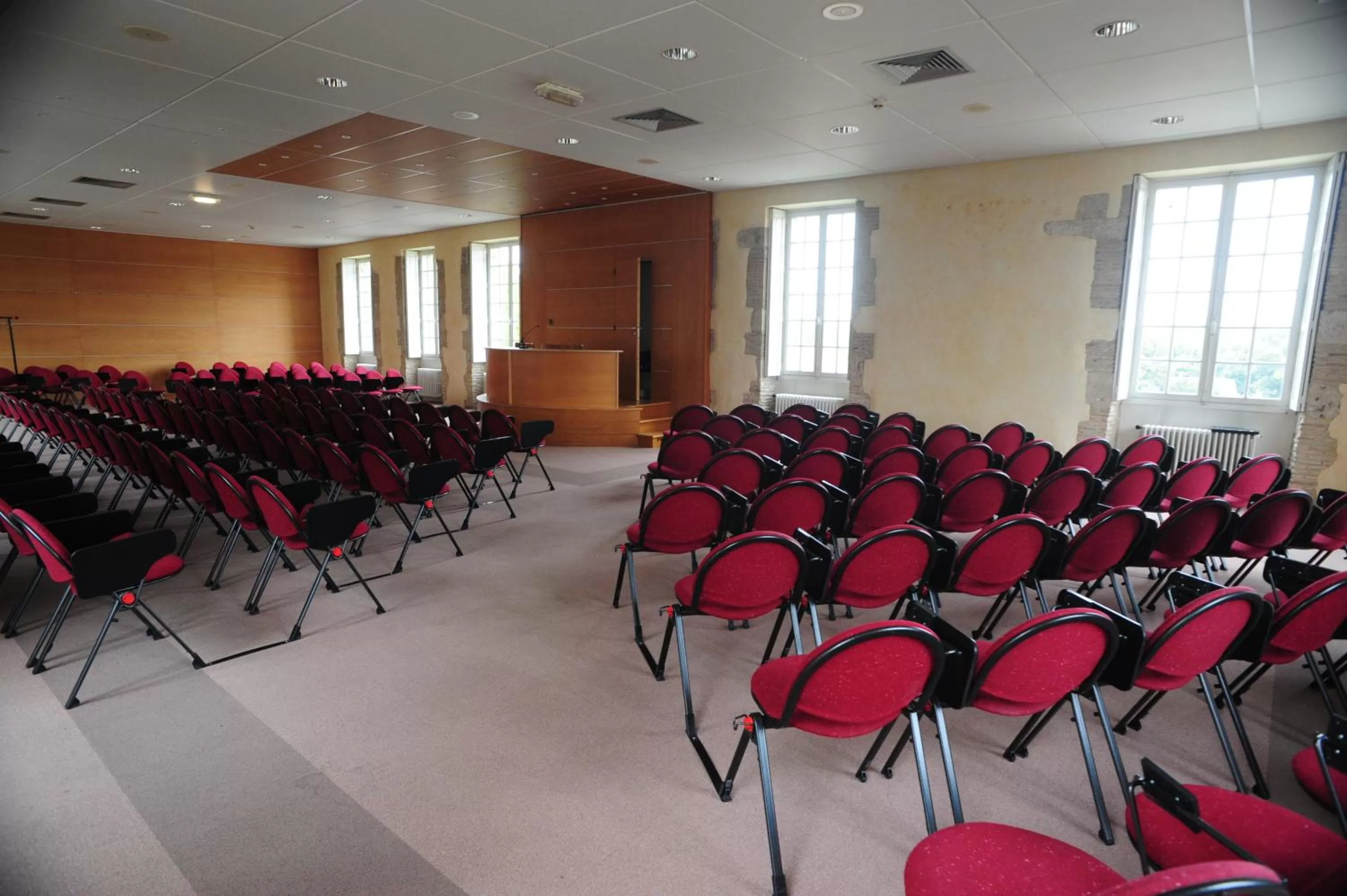 Business facilities in Hôtellerie Saint Yves