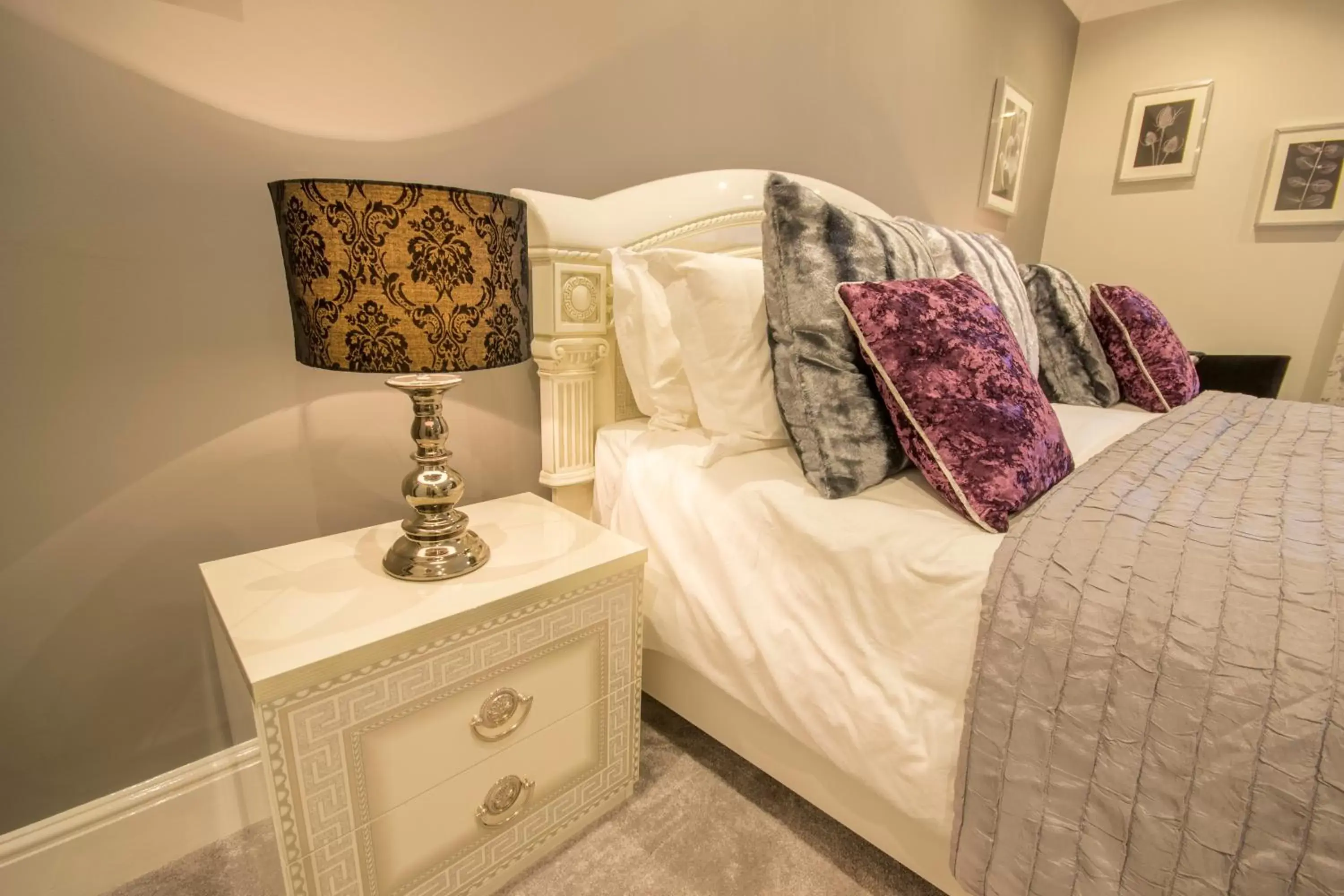 Bedroom, Bathroom in Derby Manor