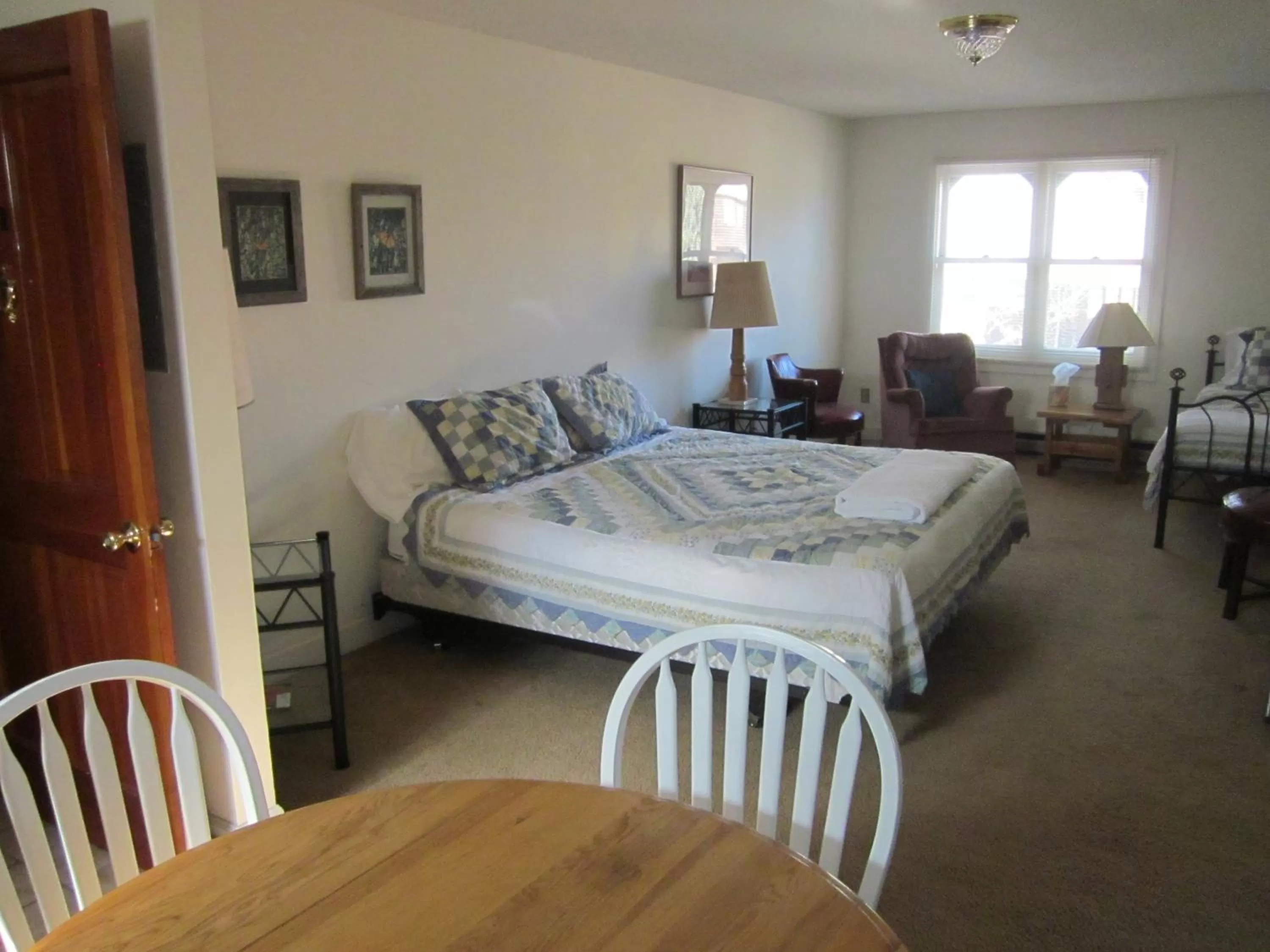 Bed in Dodgeton Creek Inn