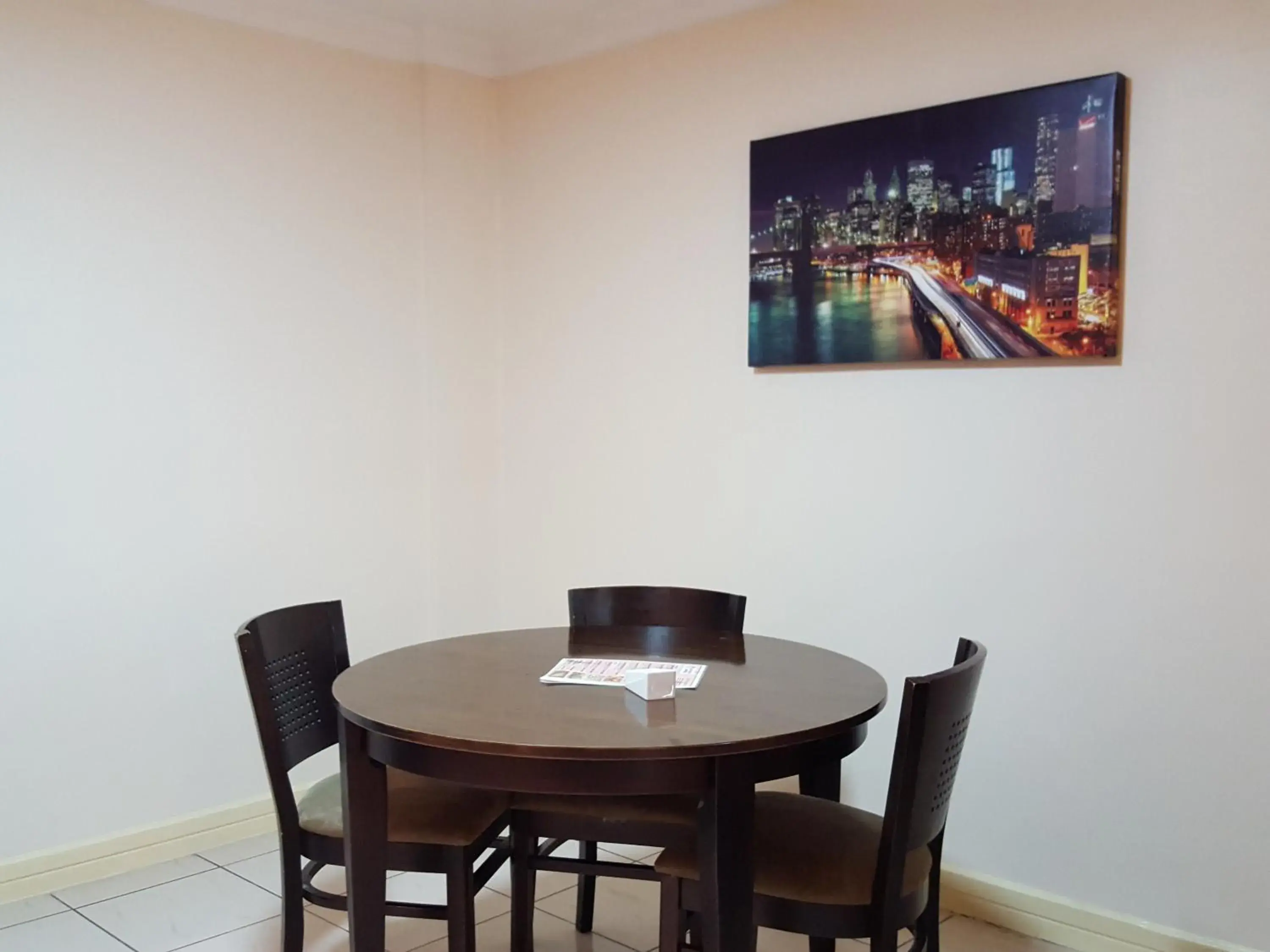 Dining area, TV/Entertainment Center in Mayfair Hotel