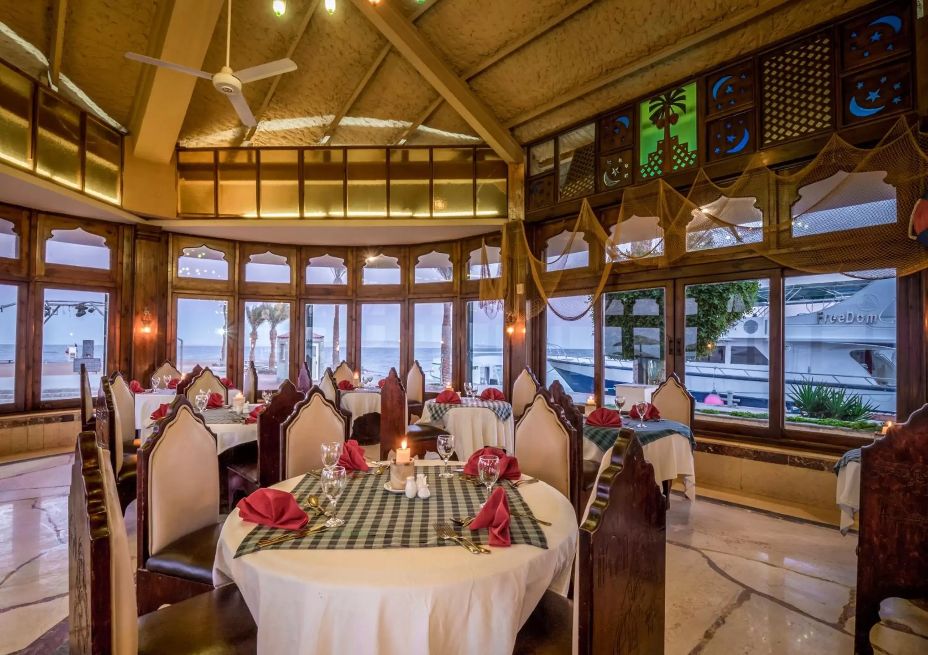 Restaurant/Places to Eat in Sunny Days Mirette Family Resort