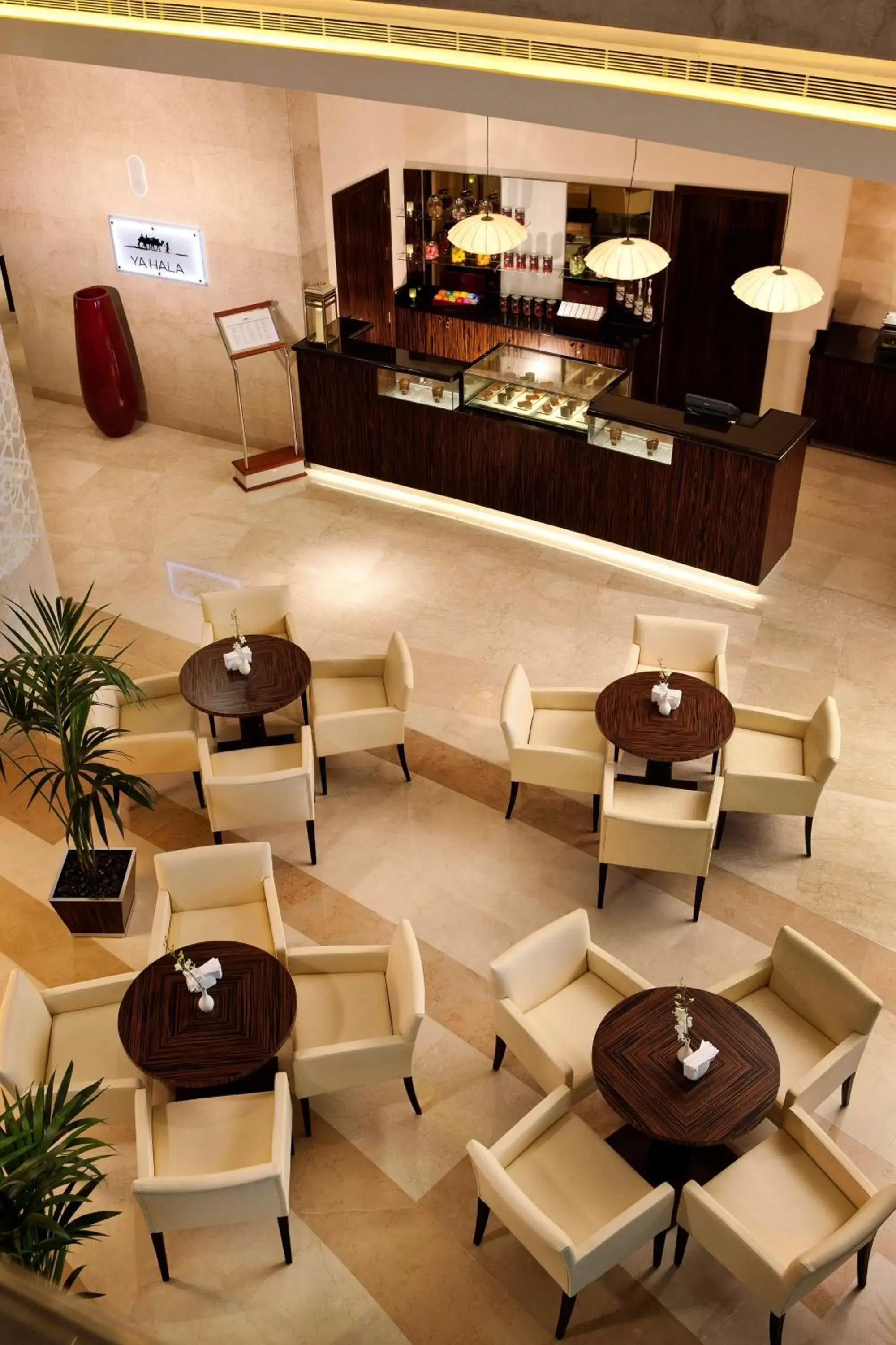 Restaurant/places to eat, Lobby/Reception in Hilton Doha