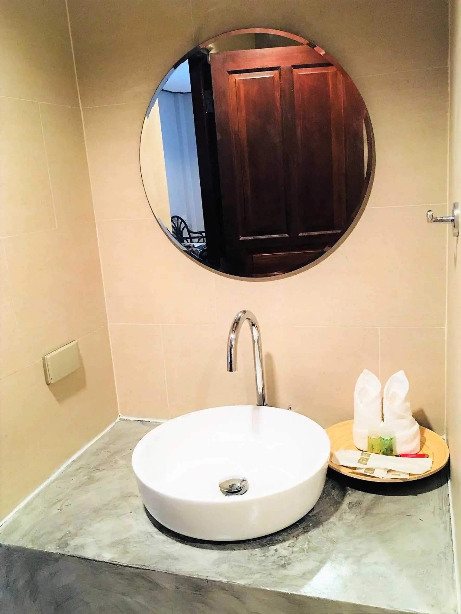 Bathroom in Let's Hyde Pattaya Resort & Villas - Pool Cabanas