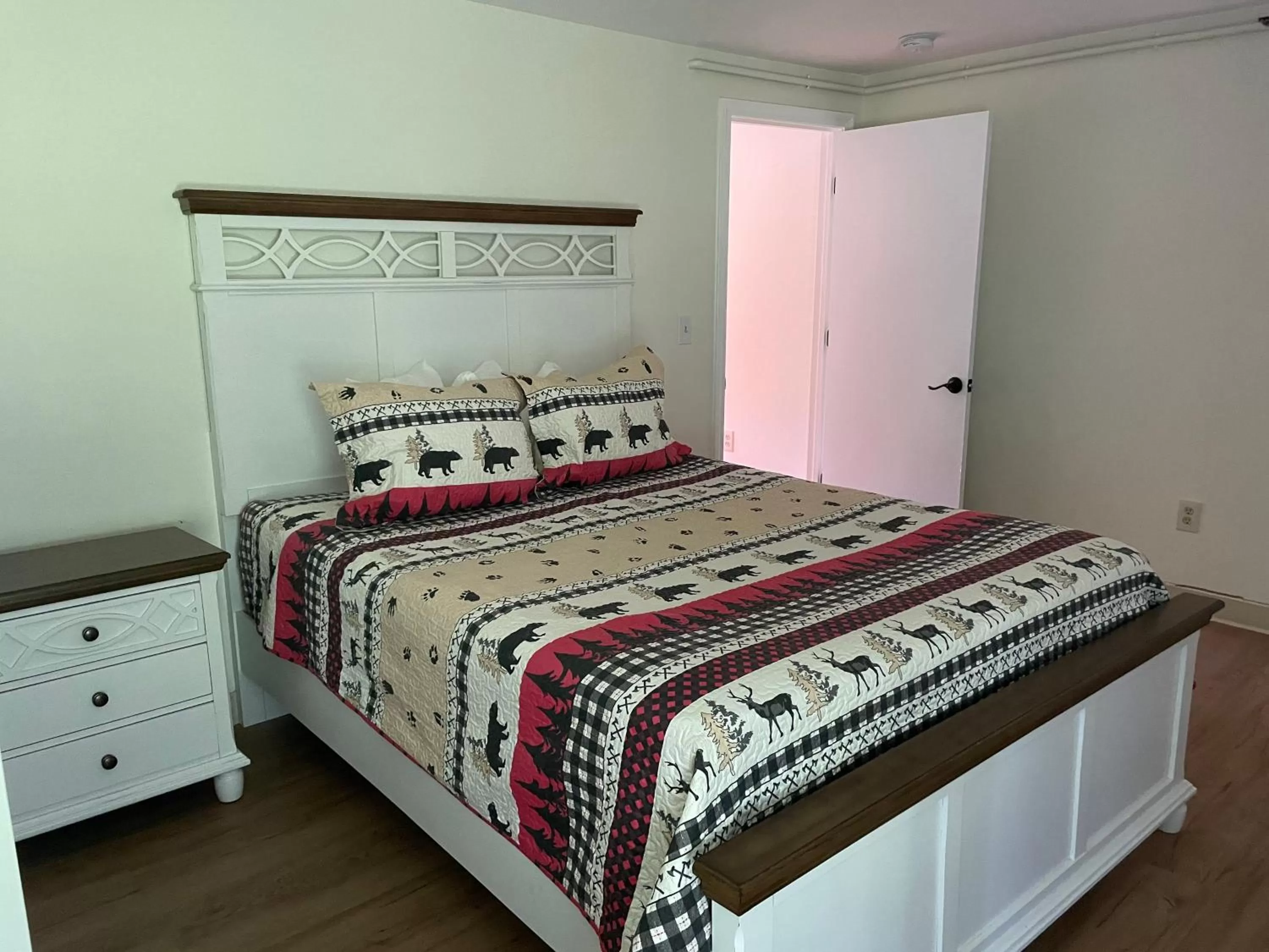 Bed in Seabreeze Motel