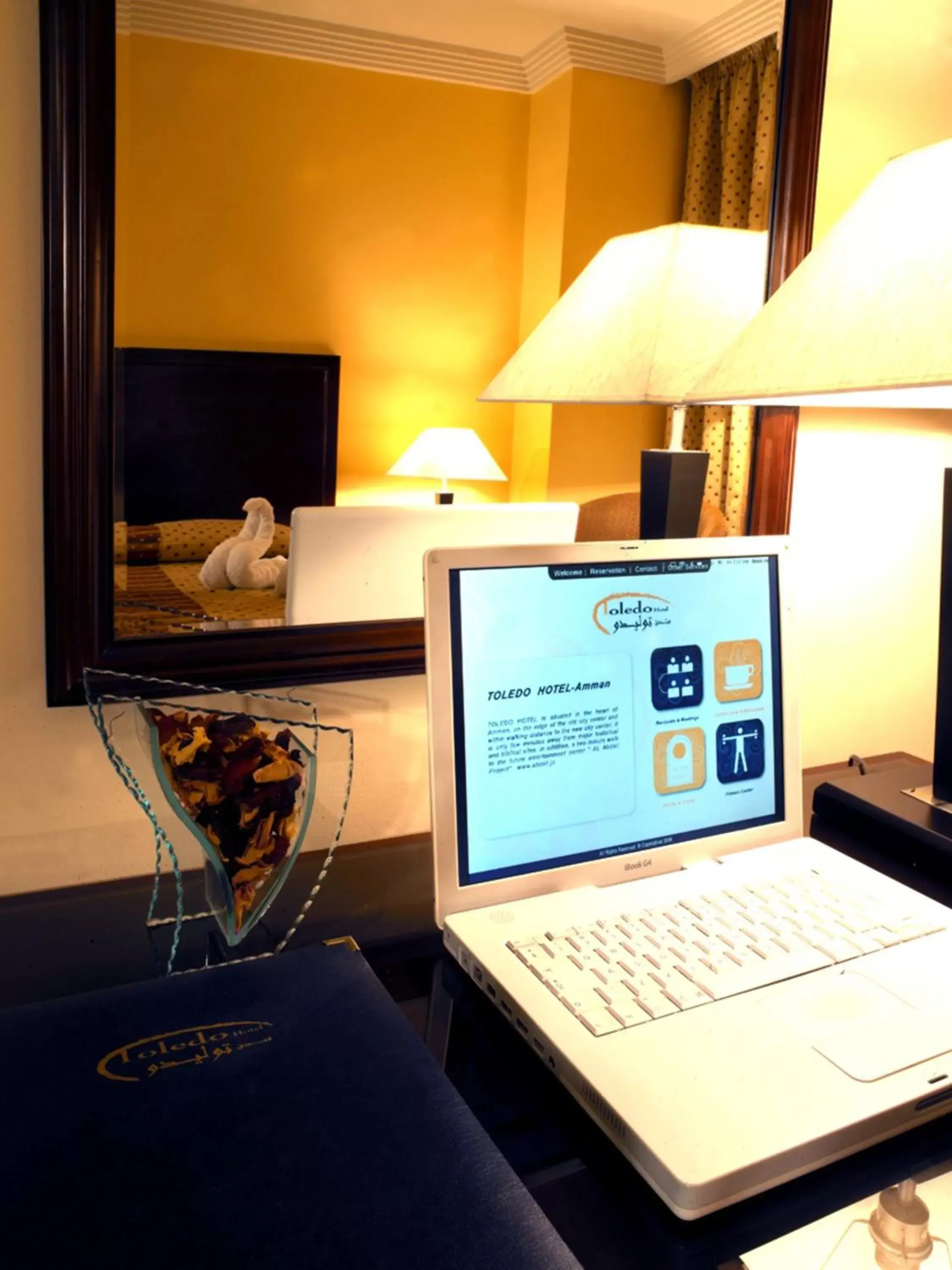 Seating area, TV/Entertainment Center in Toledo Amman Hotel