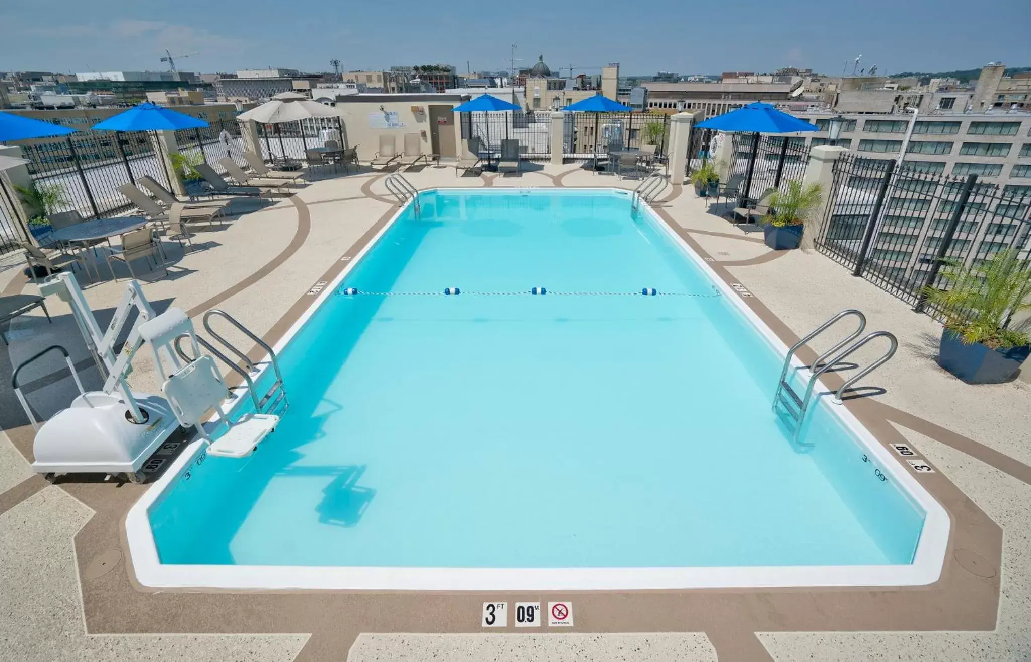 Swimming pool, Pool View in Holiday Inn Washington-Central/White House, an IHG Hotel