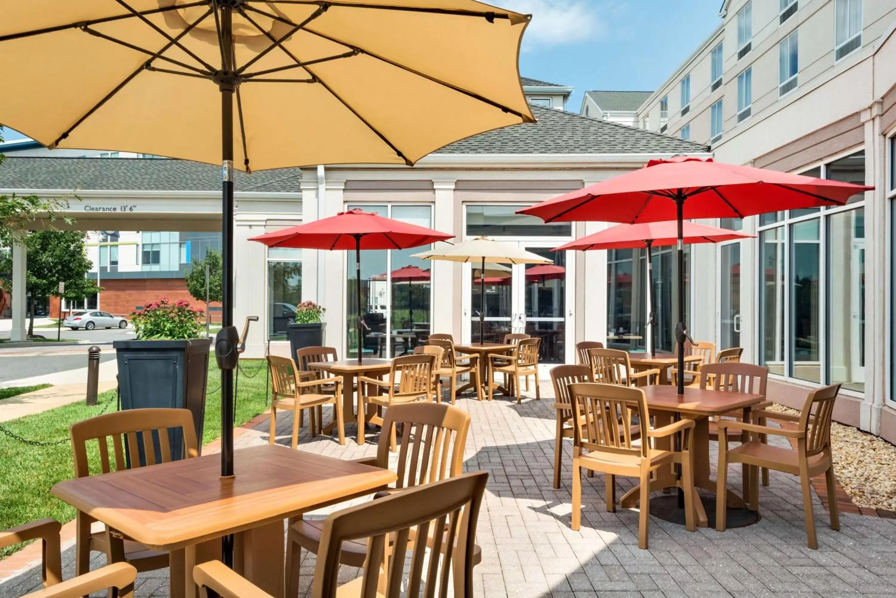 Property building, Restaurant/Places to Eat in Hilton Garden Inn Dulles North