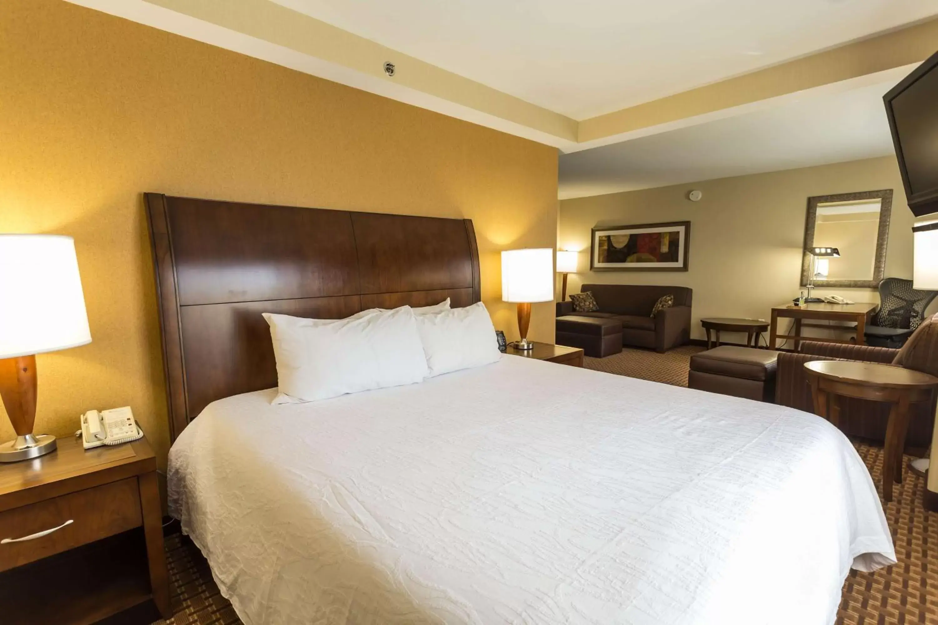 Bedroom, Bed in Hilton Garden Inn San Mateo