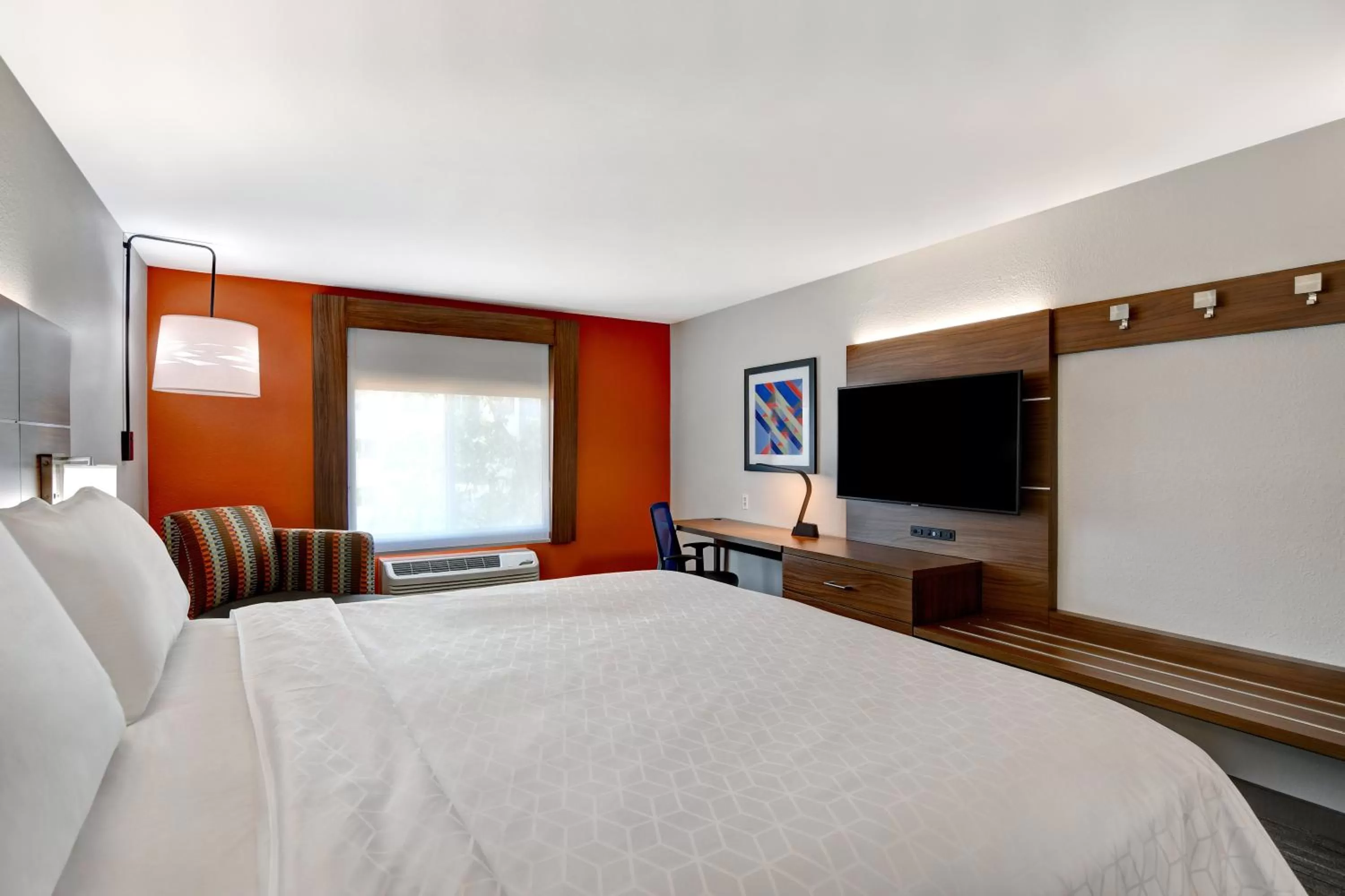 Photo of the whole room, Bed in Holiday Inn Express Hotel & Suites Anderson I-85 - HWY 76, Exit 19B by IHG