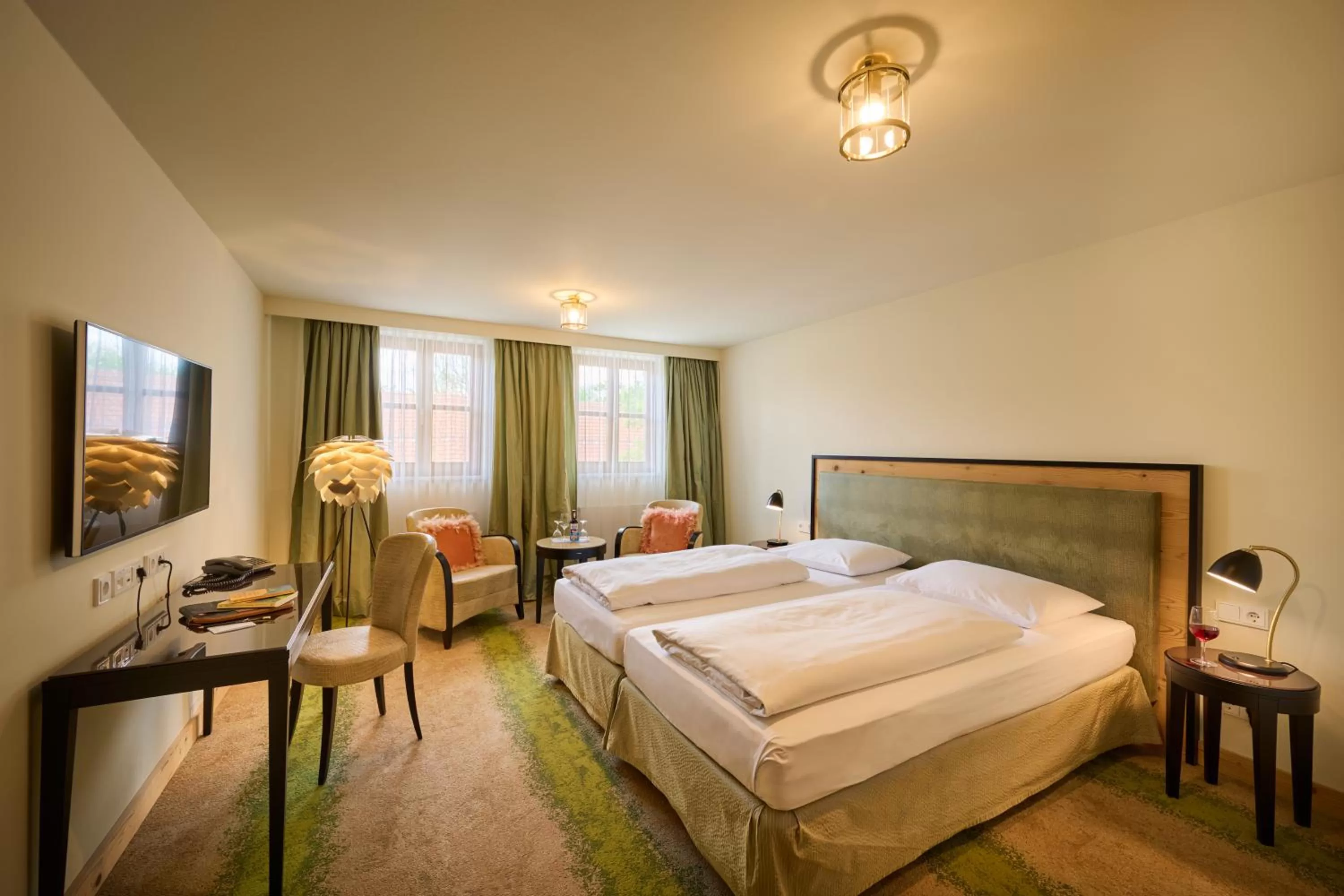 Photo of the whole room, Bed in Hotel Lechnerhof Unterföhring