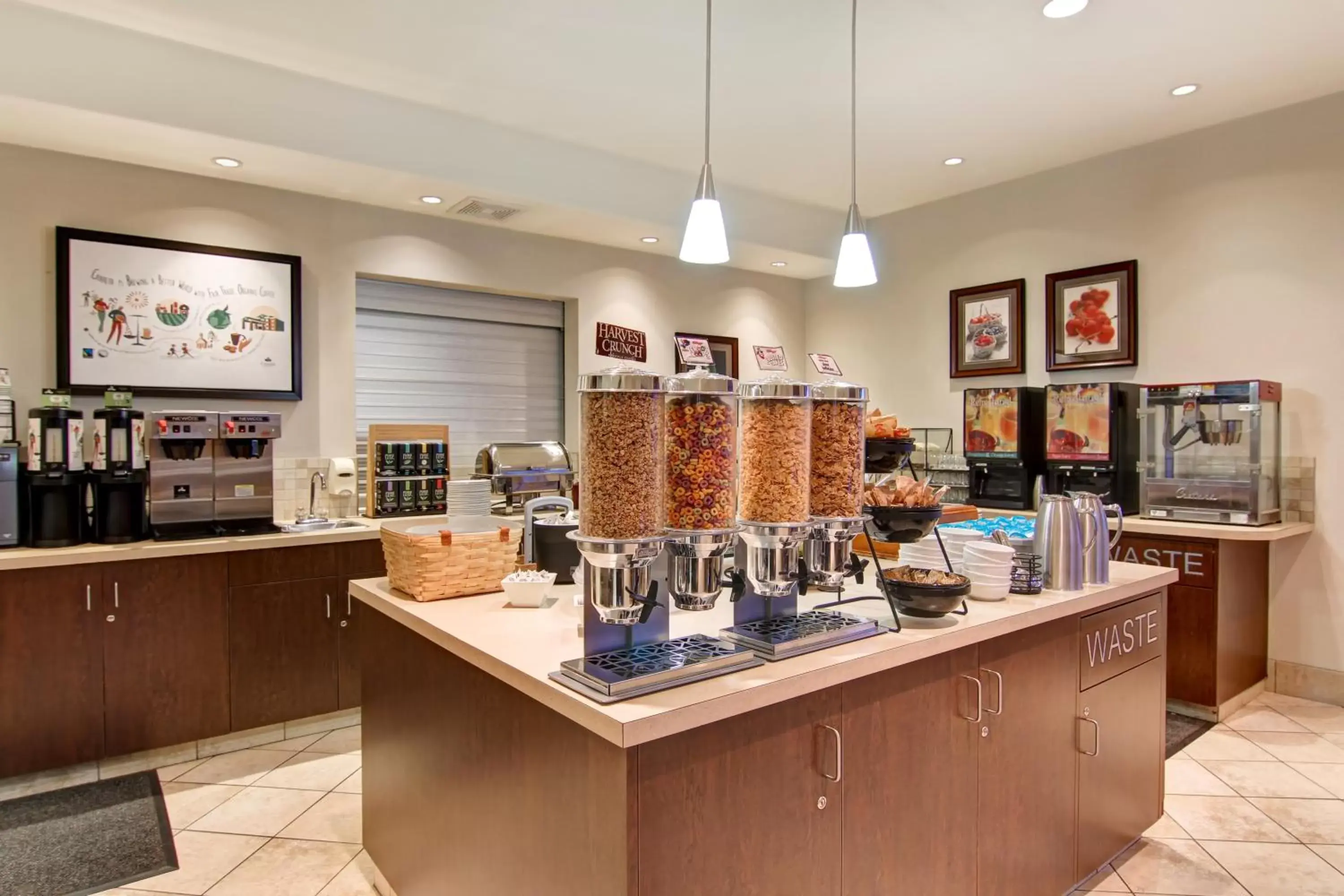 Coffee/tea facilities in Canalta Hotel Weyburn