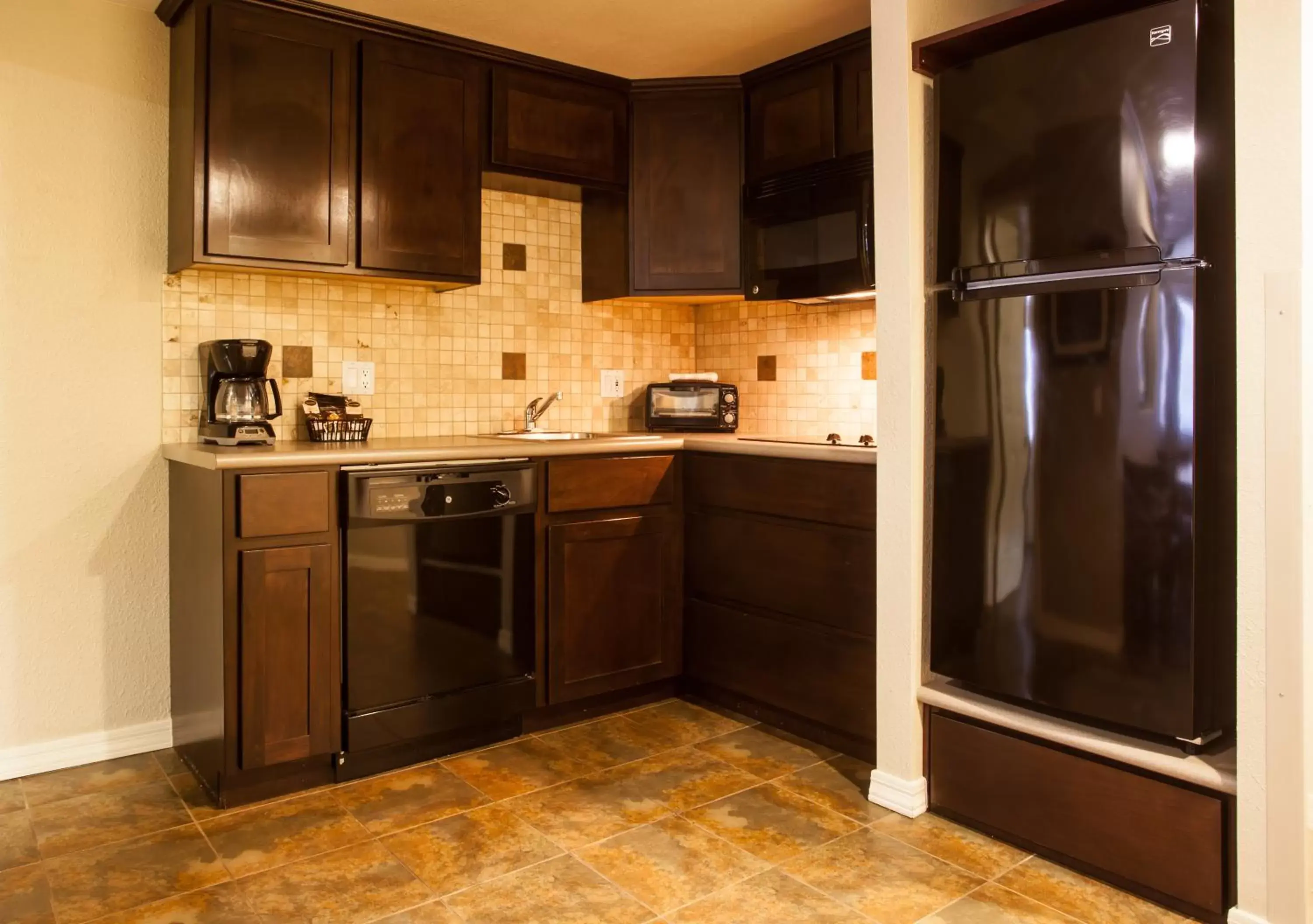 Kitchen or kitchenette, Kitchen/Kitchenette in London Bridge Resort