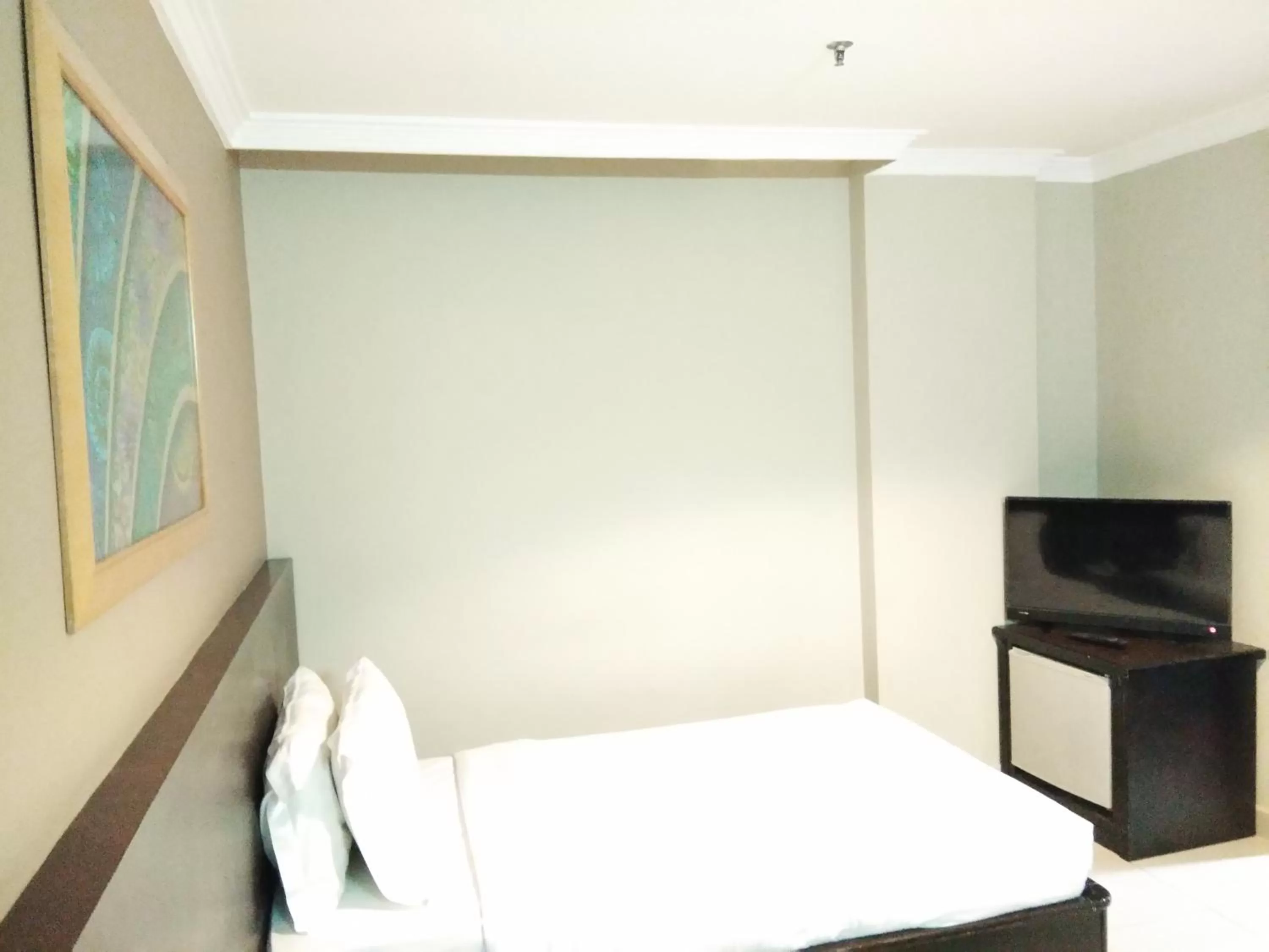 Bed in Kinabalu Daya Hotel