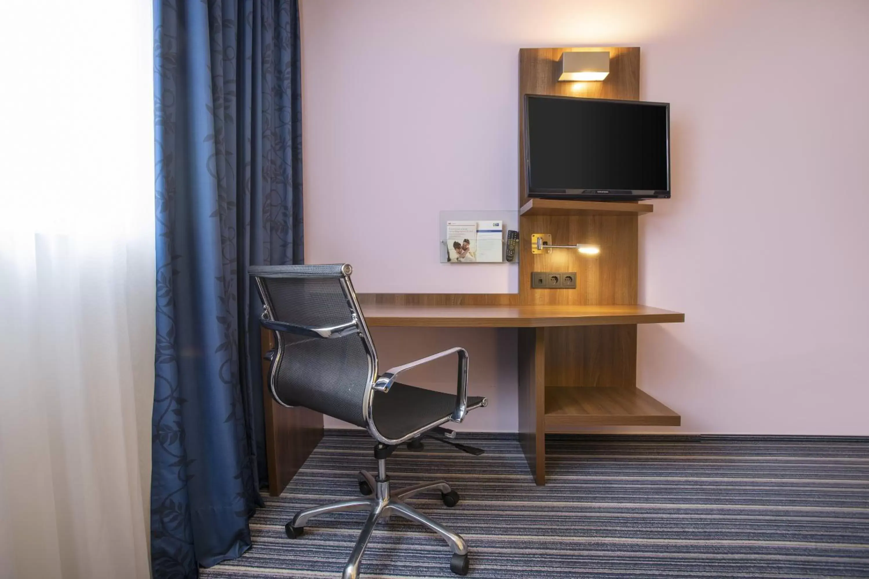 Photo of the whole room, TV/Entertainment Center in Holiday Inn Express Neunkirchen, an IHG Hotel