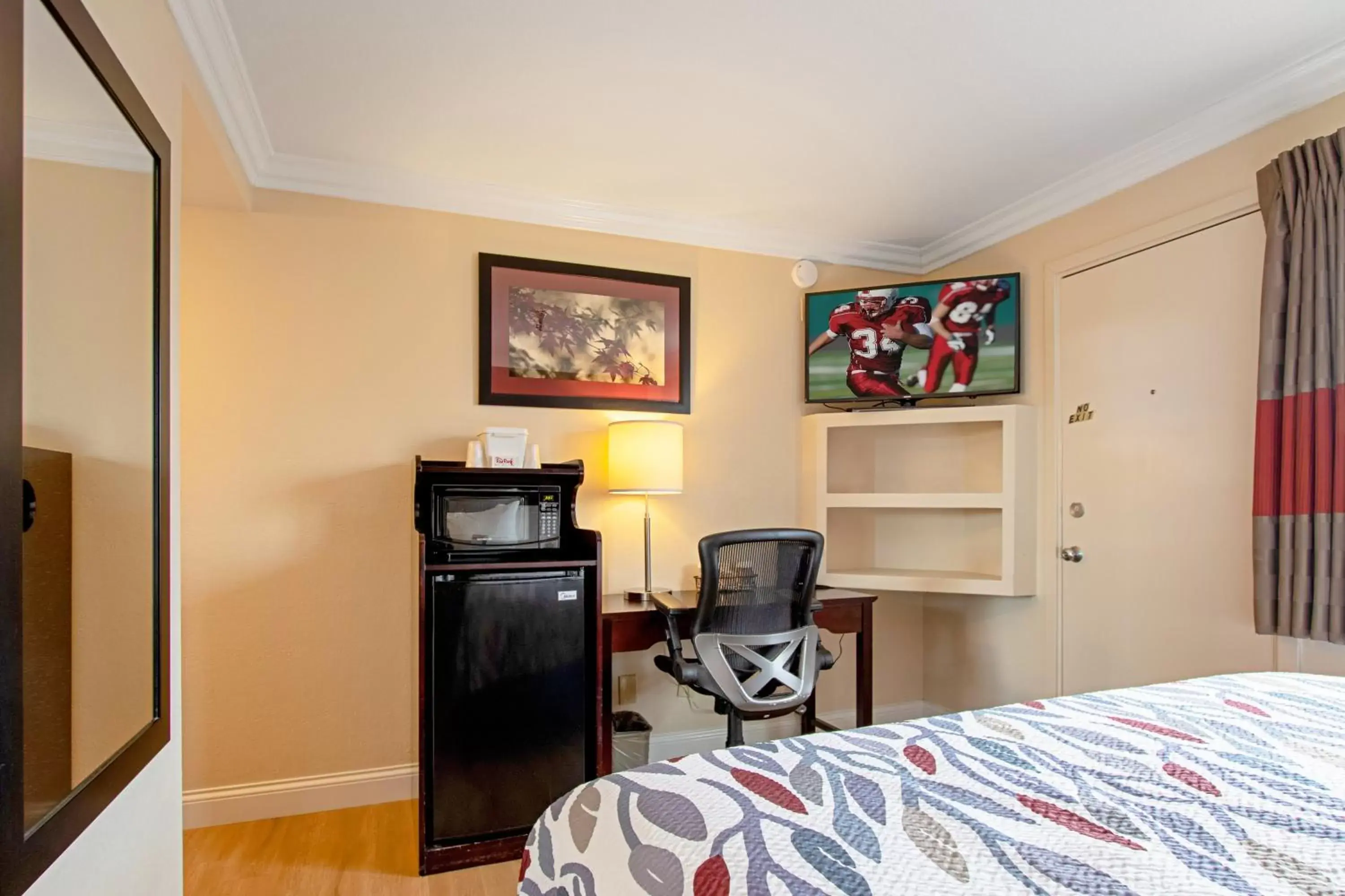 Photo of the whole room, TV/Entertainment Center in Red Roof Inn & Suites Monterey