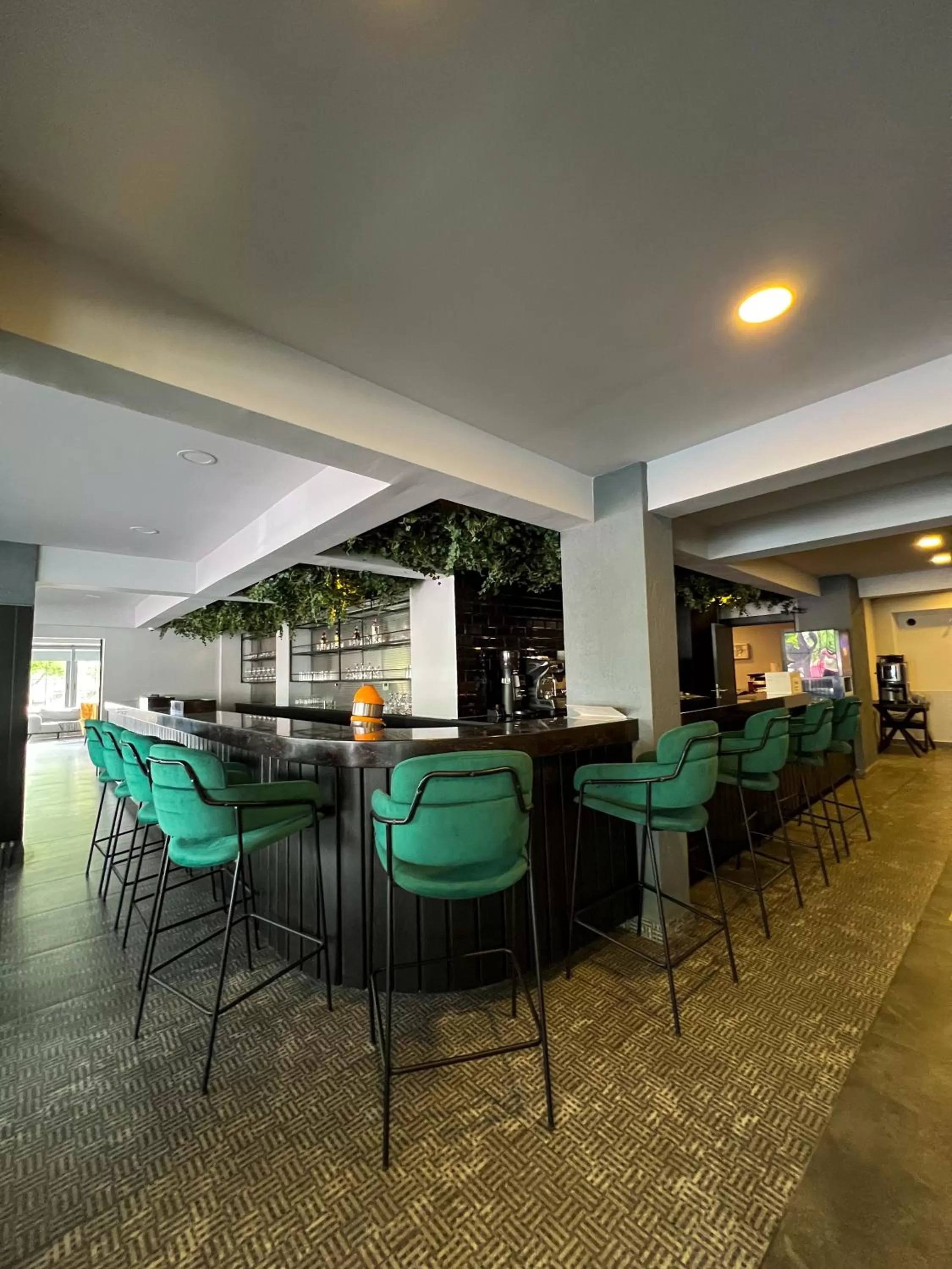 Restaurant/places to eat in Falcon 1511