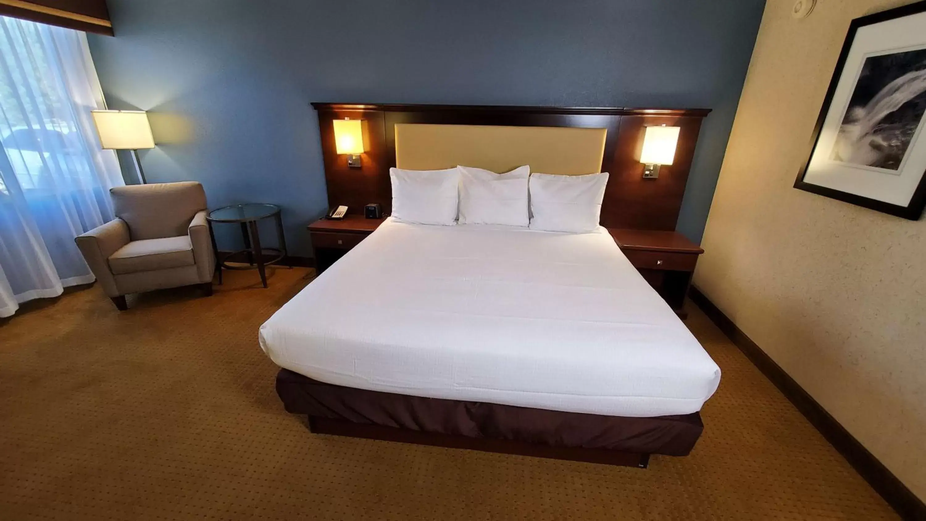 Photo of the whole room, Bed in Best Western Plus Coeur d'Alene Inn