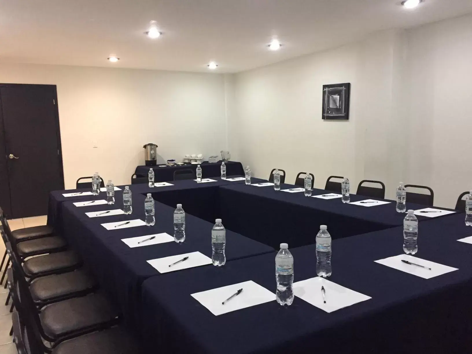 Business facilities in Hotel RS Suites
