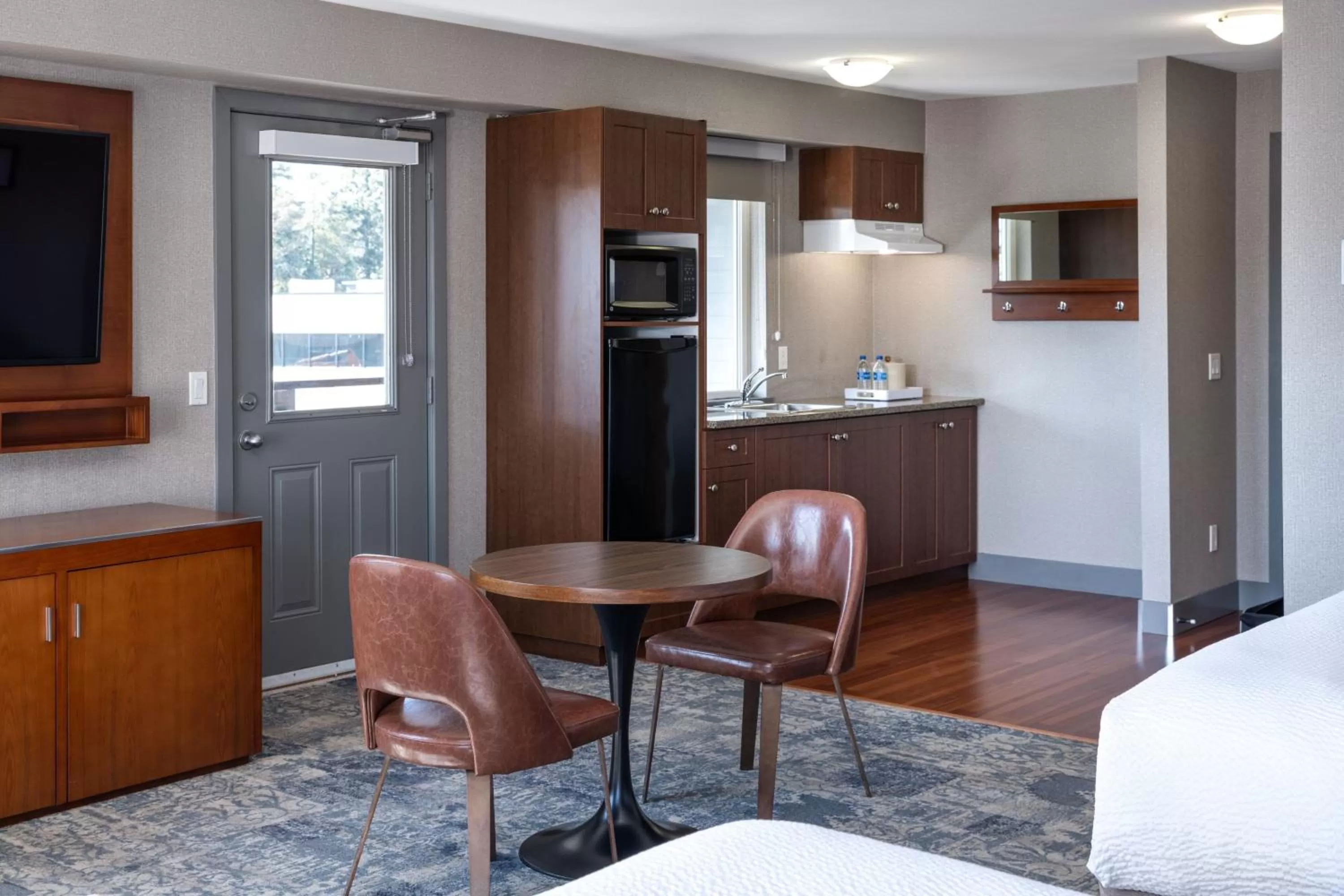 Kitchen or kitchenette in Four Points by Sheraton Victoria Gateway