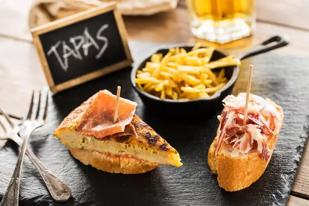 Restaurant/places to eat, Food in Salles Hotel Aeroport de Girona