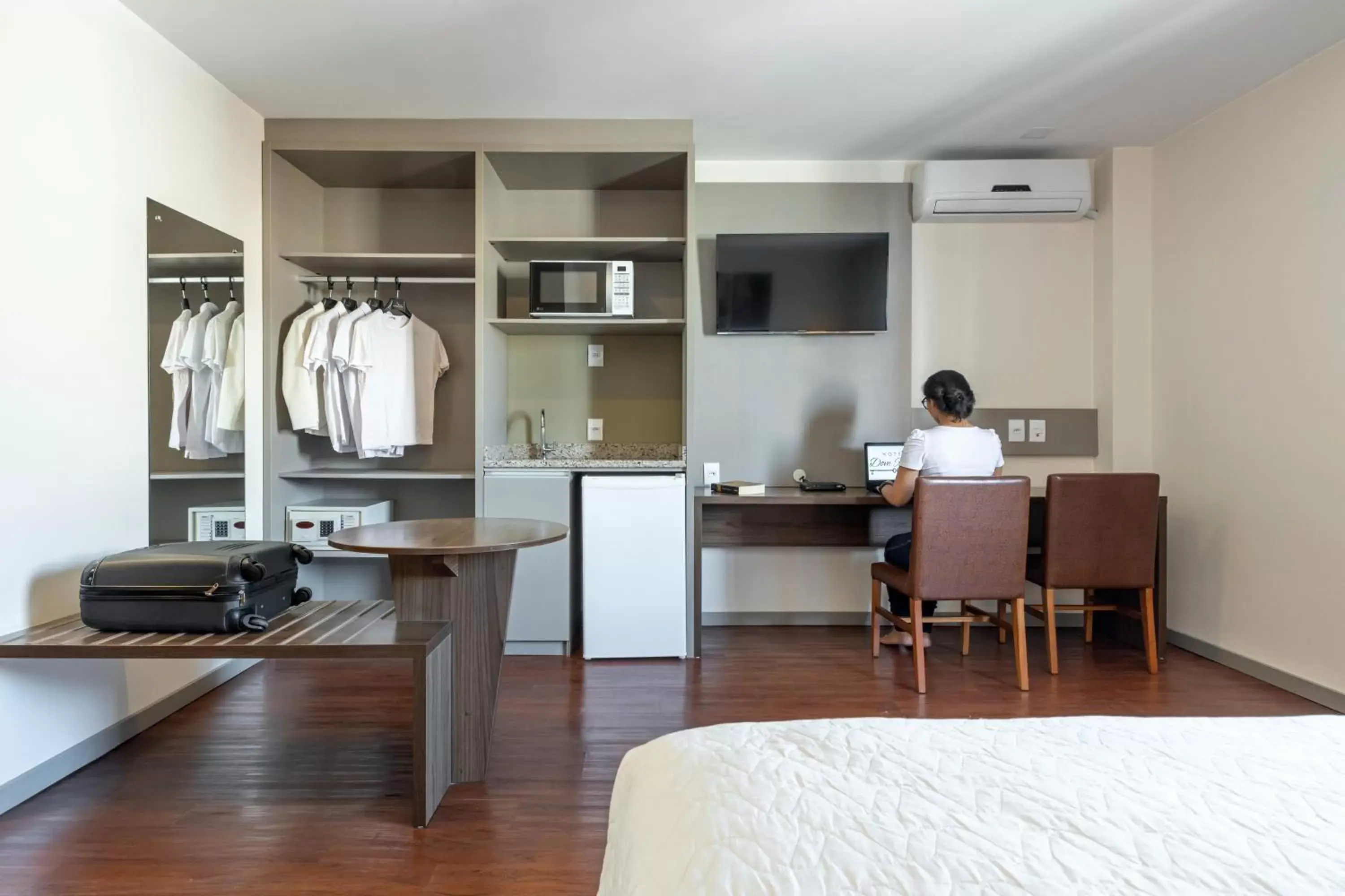 Bedroom, TV/Entertainment Center in Hotel Dom Rafael Premium