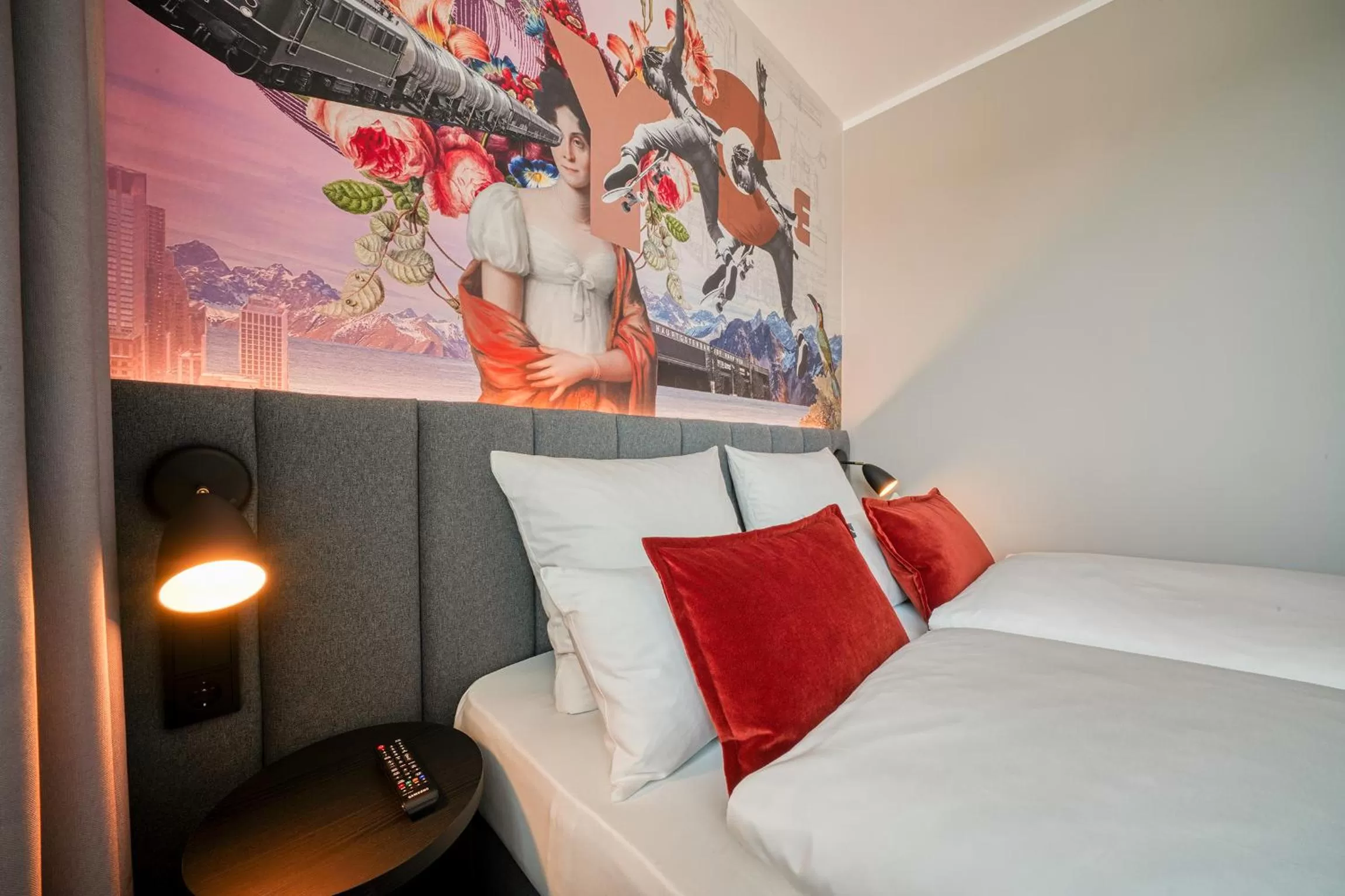 Photo of the whole room, Bed in NYCE Hotel Hannover