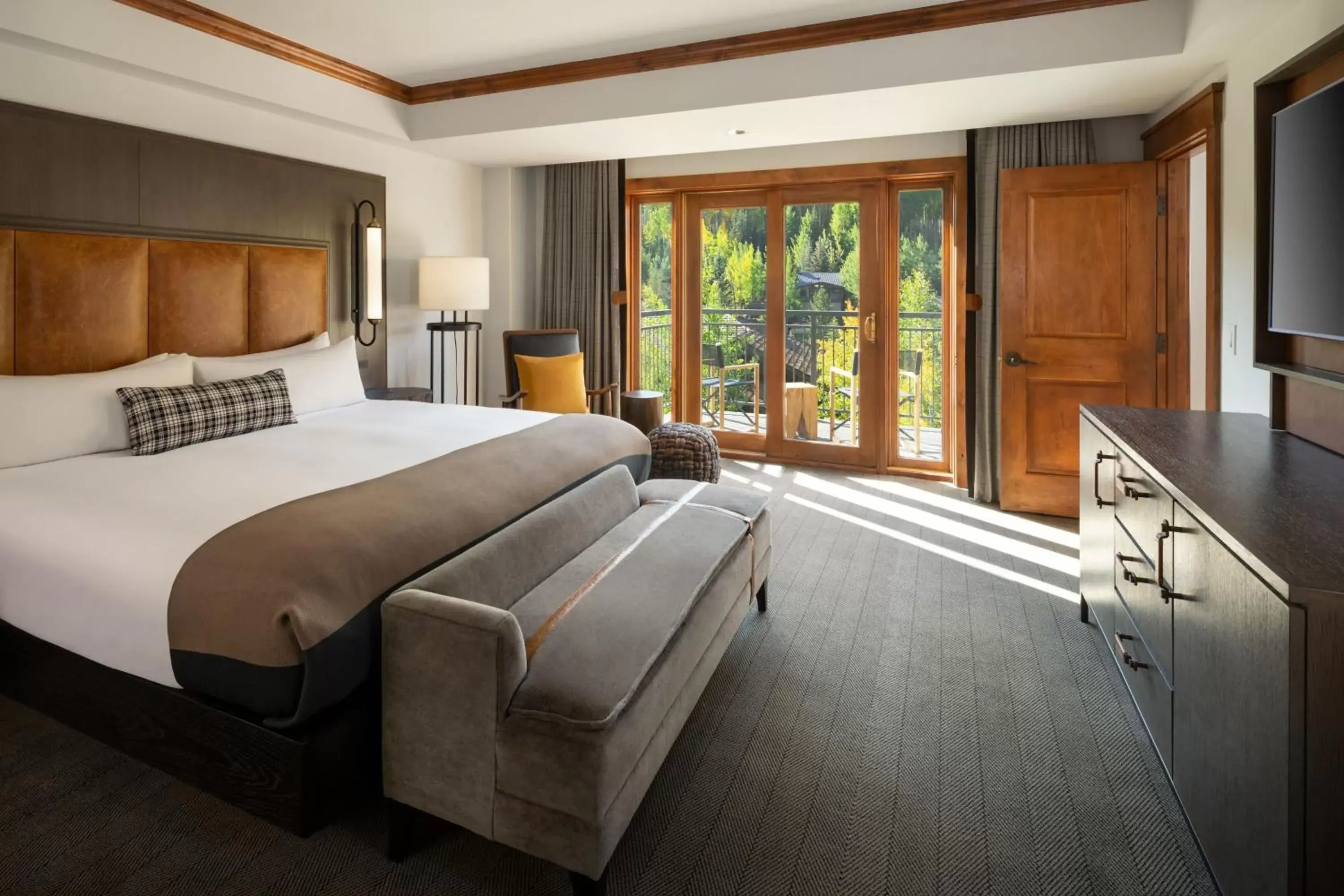 Bedroom, Bed in The Hythe, a Luxury Collection Resort, Vail
