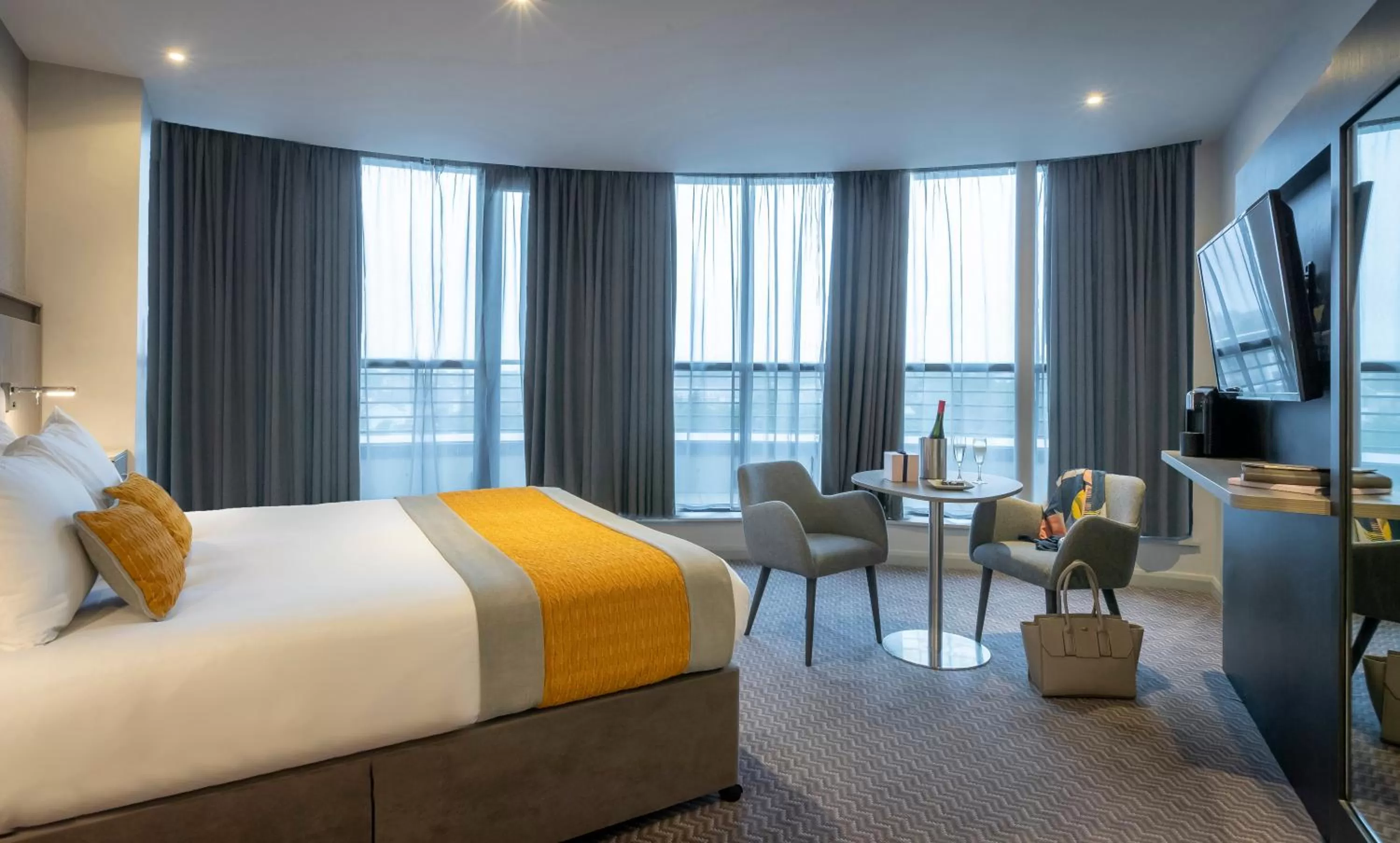 Bedroom, Bed in Maldron Hotel Sandy Road Galway