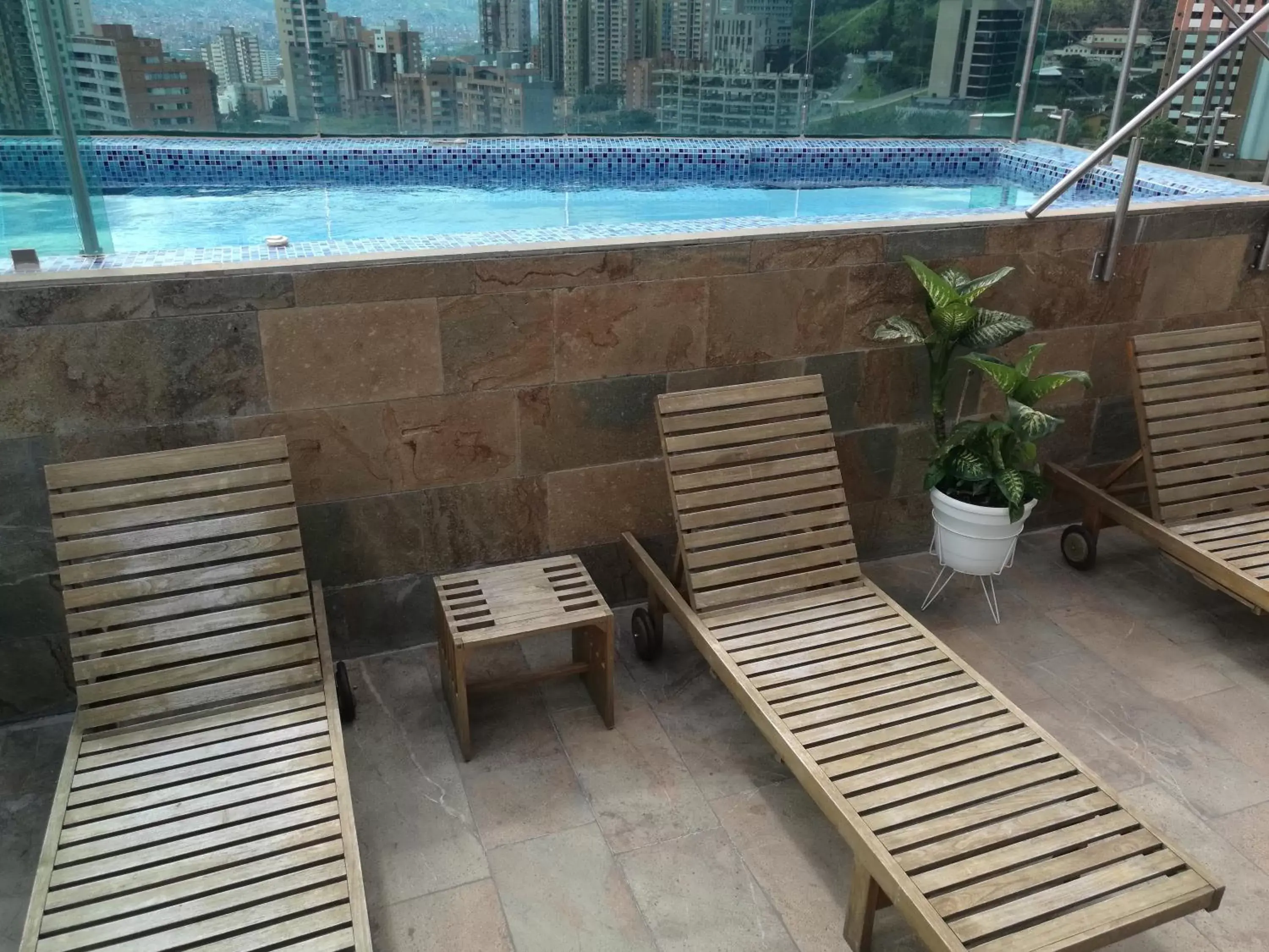 Hot Tub, Swimming Pool in Café Hotel Medellín